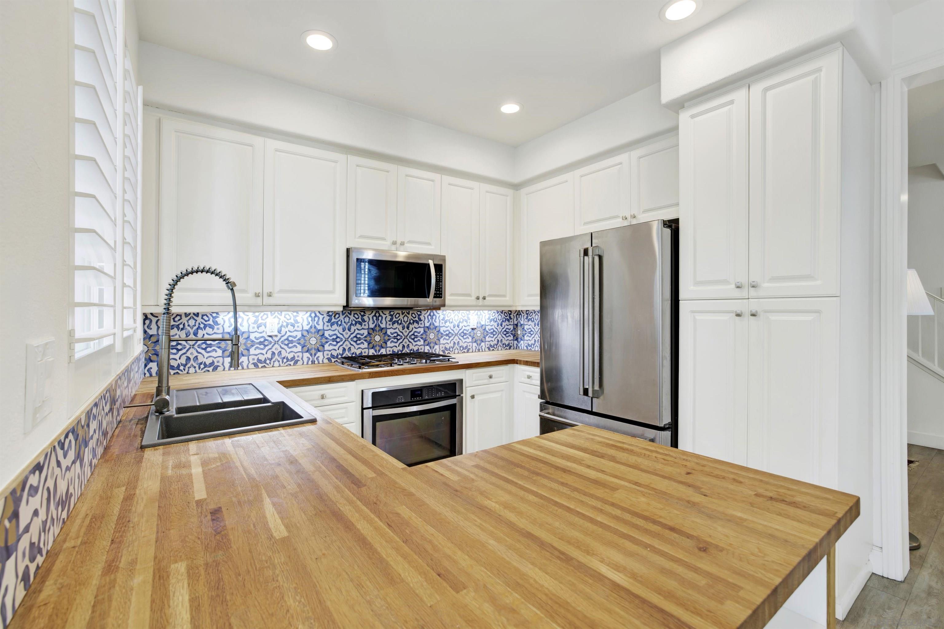 Detail Gallery Image 7 of 18 For 13529  Jadestone Way, San Diego,  CA 92130 - 3 Beds | 2/1 Baths