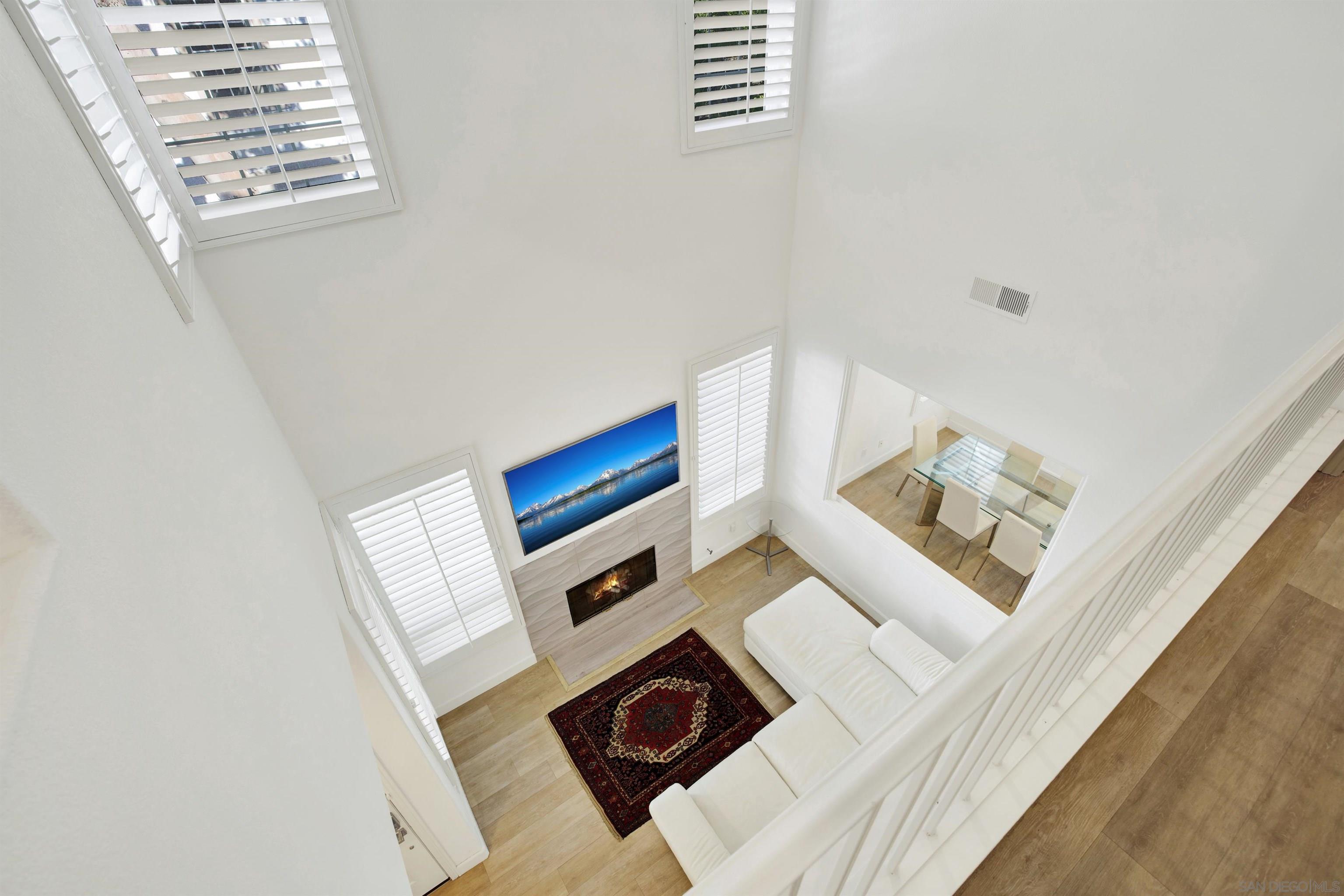 Detail Gallery Image 10 of 18 For 13529  Jadestone Way, San Diego,  CA 92130 - 3 Beds | 2/1 Baths