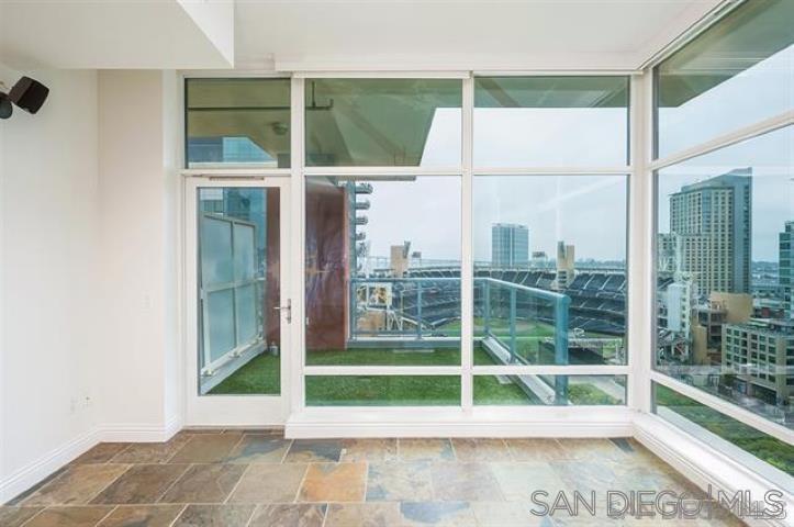 Detail Gallery Image 2 of 27 For 427  9th Ave  #1402,  San Diego,  CA 92101 - 2 Beds | 2 Baths