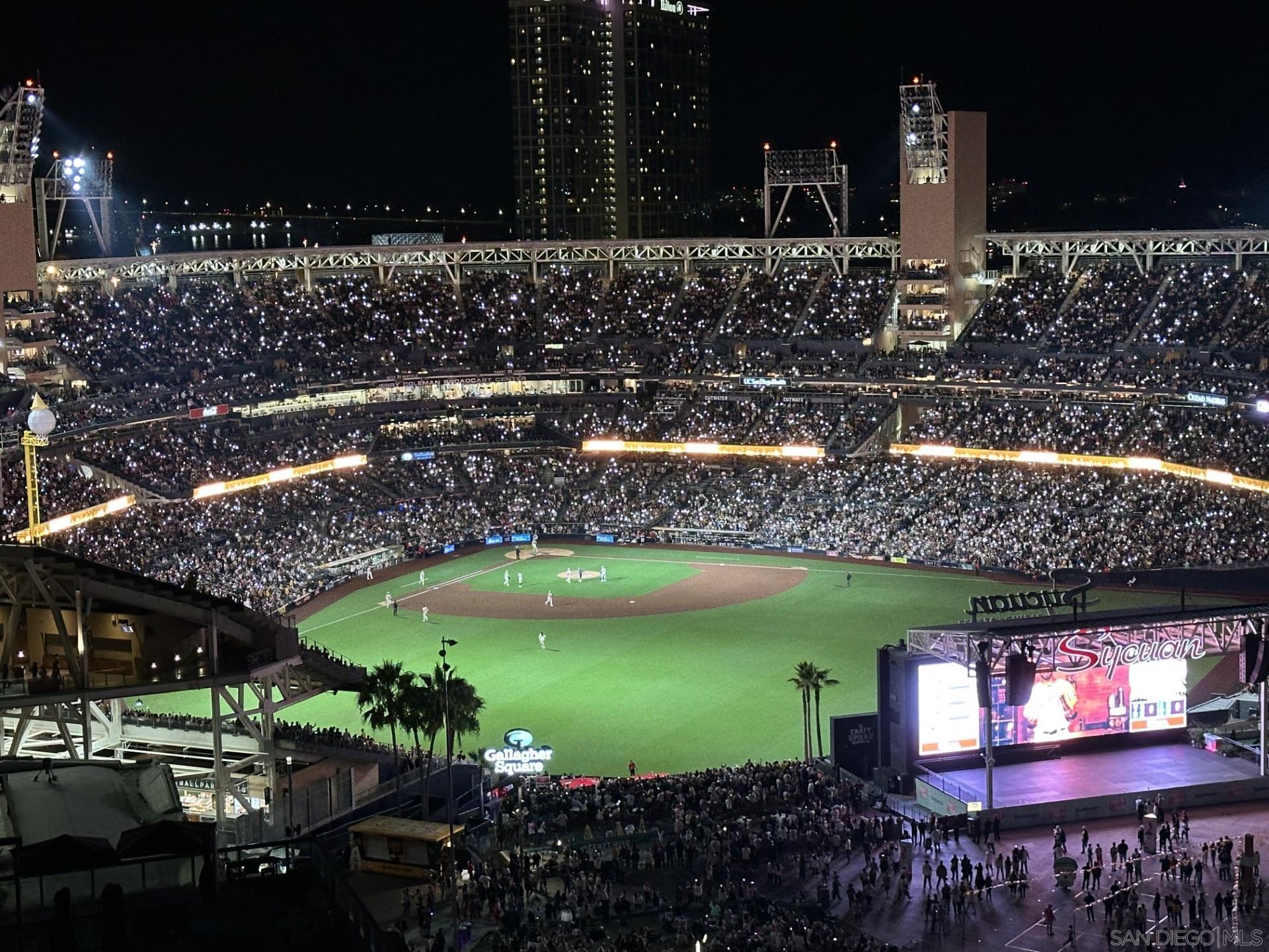 Detail Gallery Image 3 of 27 For 427  9th Ave  #1402,  San Diego,  CA 92101 - 2 Beds | 2 Baths