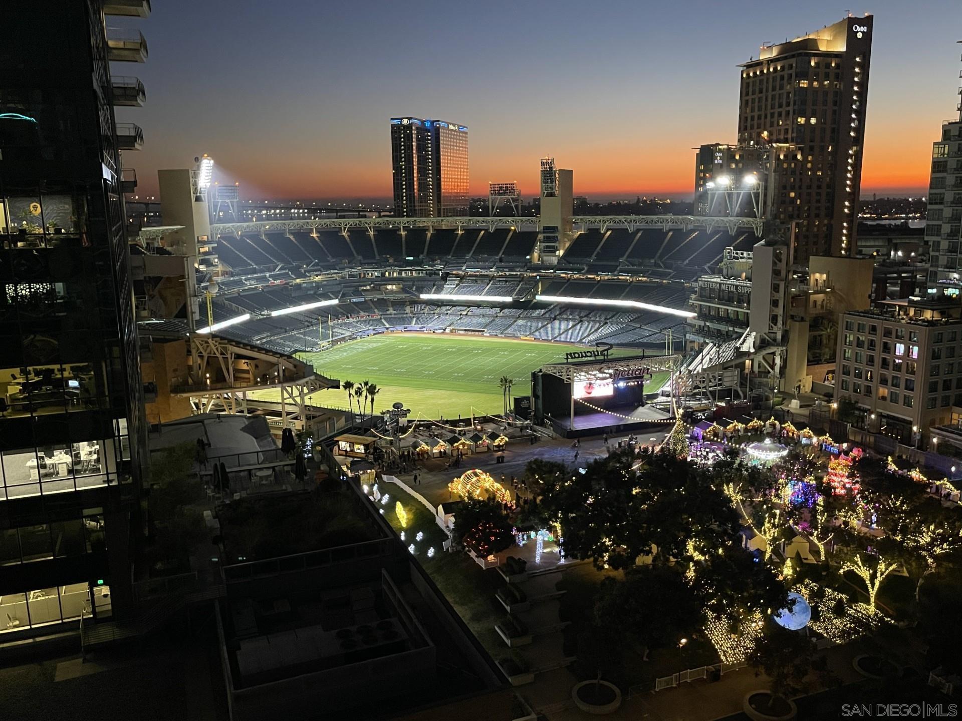 Detail Gallery Image 4 of 27 For 427  9th Ave  #1402,  San Diego,  CA 92101 - 2 Beds | 2 Baths