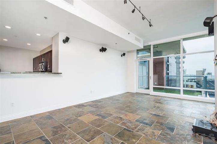 Detail Gallery Image 9 of 27 For 427  9th Ave  #1402,  San Diego,  CA 92101 - 2 Beds | 2 Baths