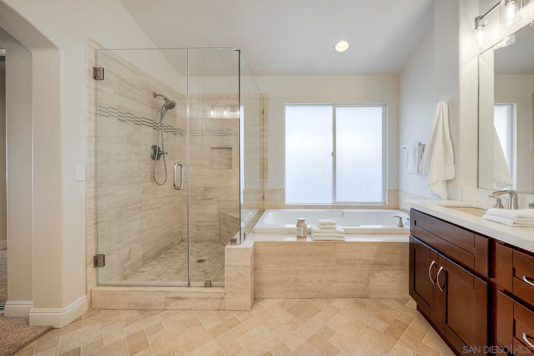 Detail Gallery Image 11 of 26 For 17254  Russet St, San Diego,  CA 92127 - 5 Beds | 3 Baths