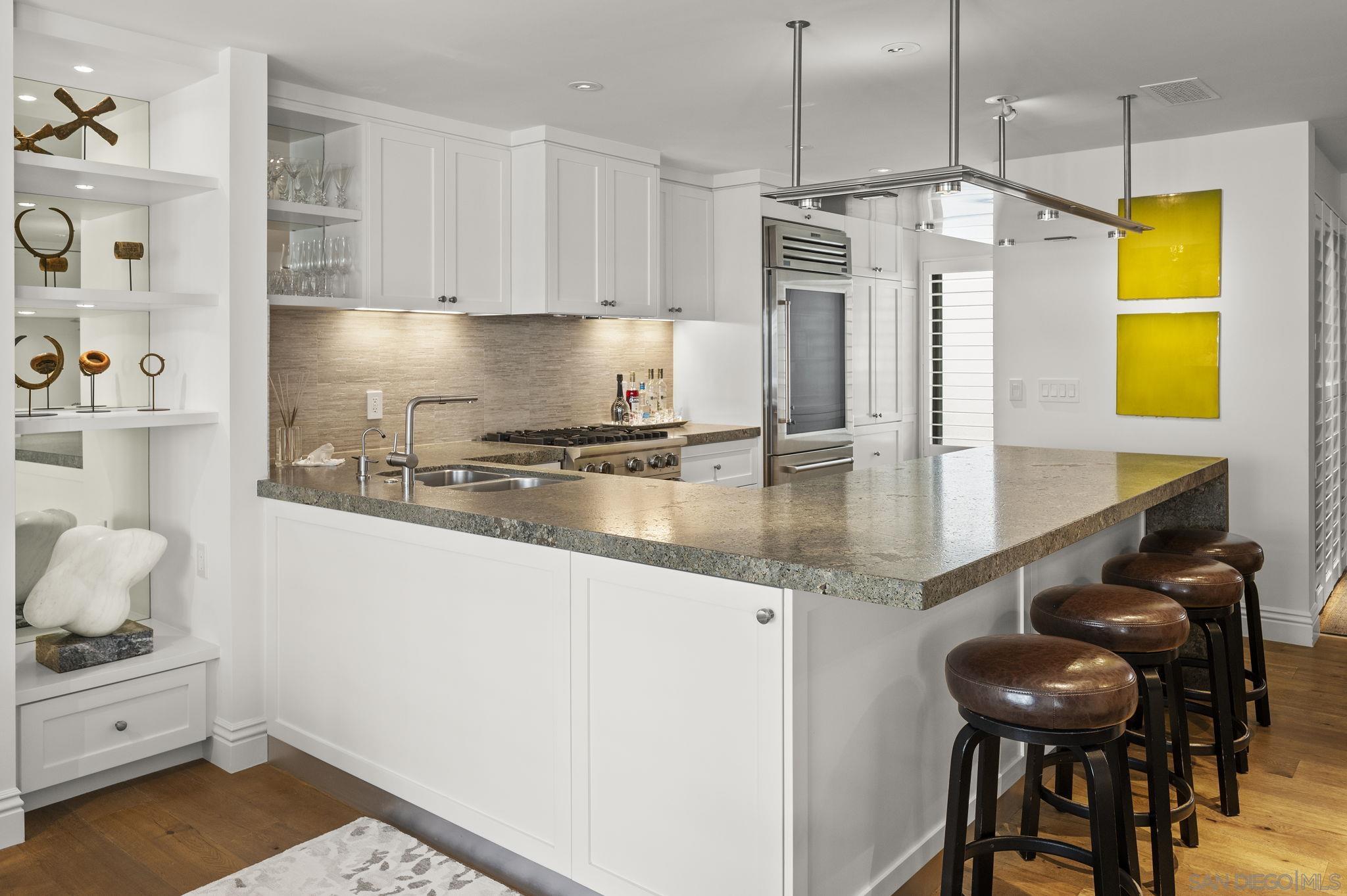 Detail Gallery Image 11 of 24 For 100  Coast Blvd  #305,  La Jolla,  CA 92037 - 2 Beds | 2/1 Baths