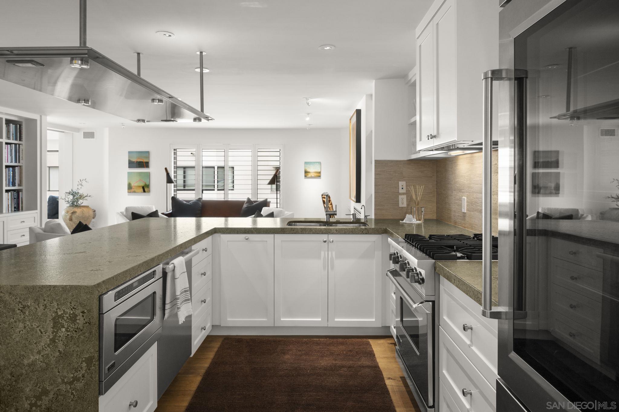 Detail Gallery Image 10 of 24 For 100  Coast Blvd  #305,  La Jolla,  CA 92037 - 2 Beds | 2/1 Baths