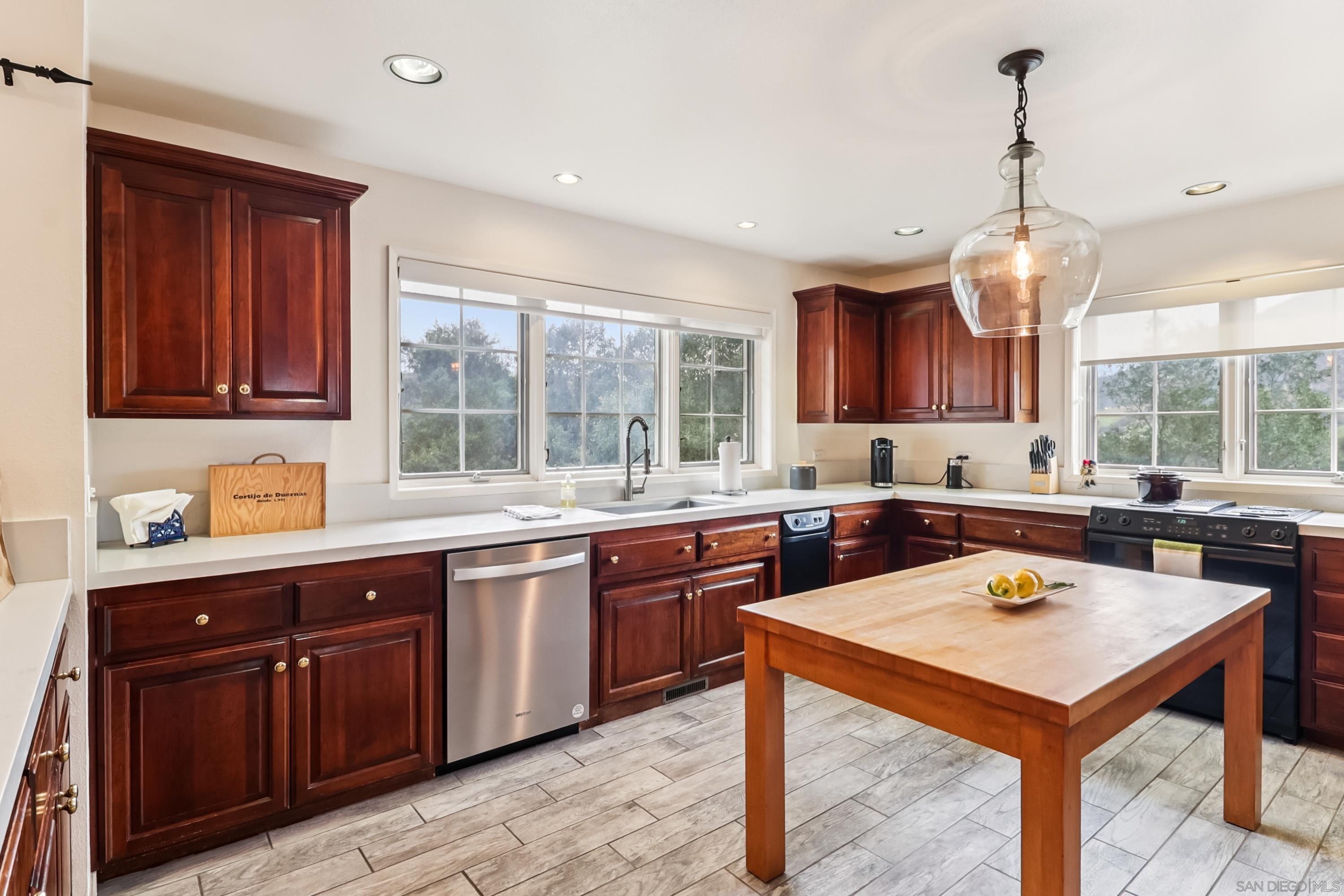 Detail Gallery Image 18 of 50 For 1871  Tecalote Drive, Fallbrook,  CA 92028 - 3 Beds | 2/1 Baths