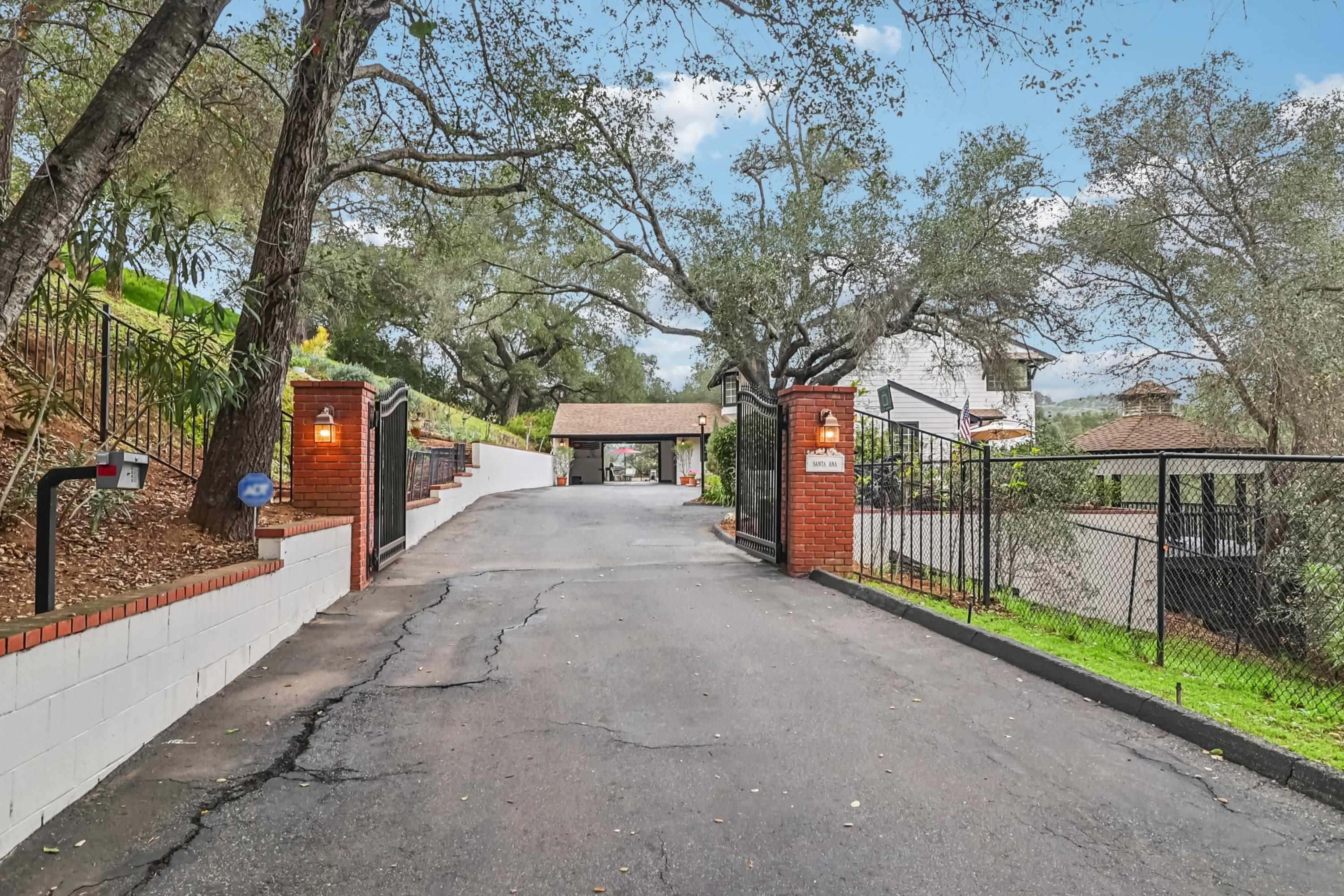 Detail Gallery Image 5 of 50 For 1871  Tecalote Drive, Fallbrook,  CA 92028 - 3 Beds | 2/1 Baths