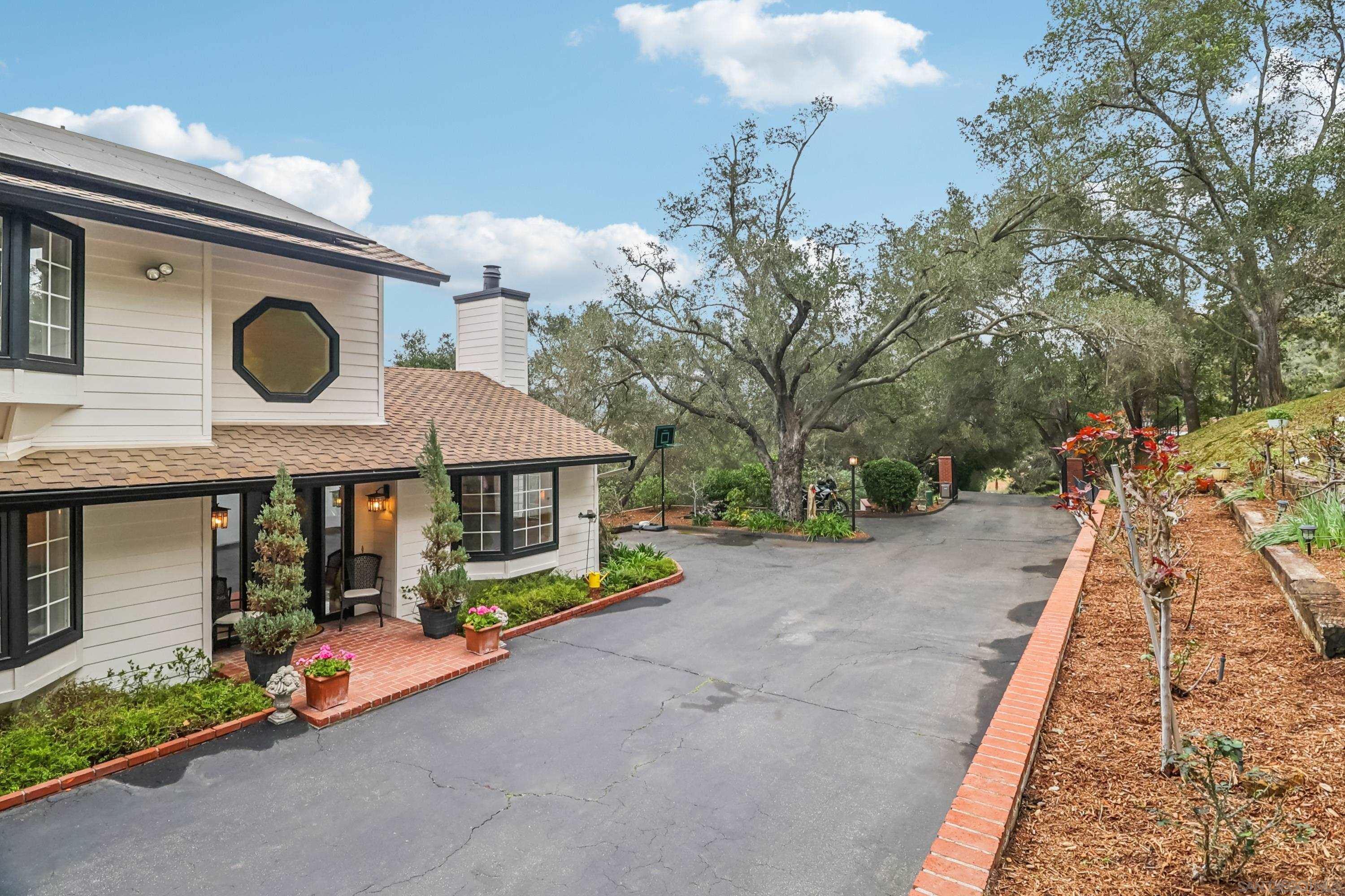 Detail Gallery Image 8 of 50 For 1871  Tecalote Drive, Fallbrook,  CA 92028 - 3 Beds | 2/1 Baths