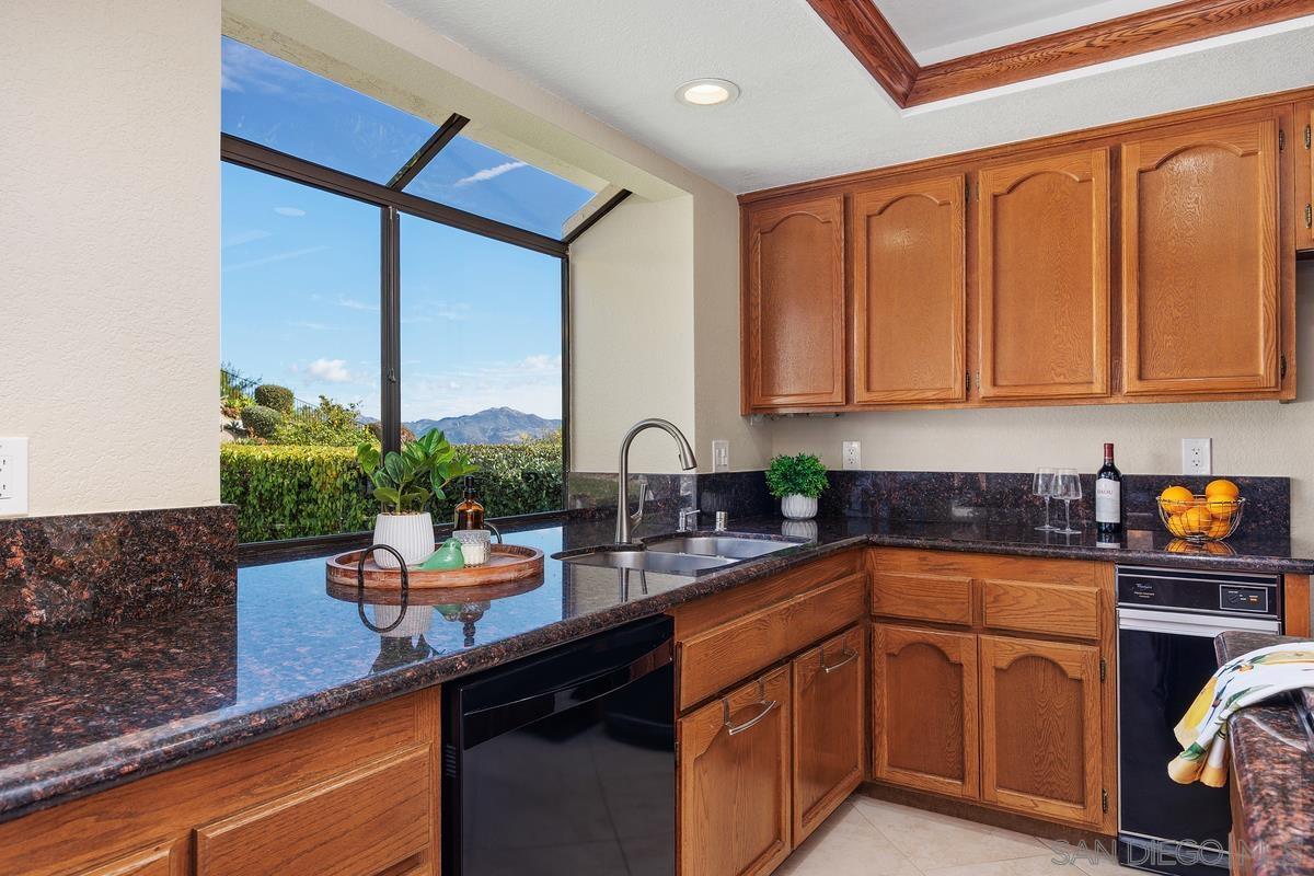 Detail Gallery Image 14 of 46 For 11930  Calle Suntuoso, San Diego,  CA 92128 - 5 Beds | 3 Baths