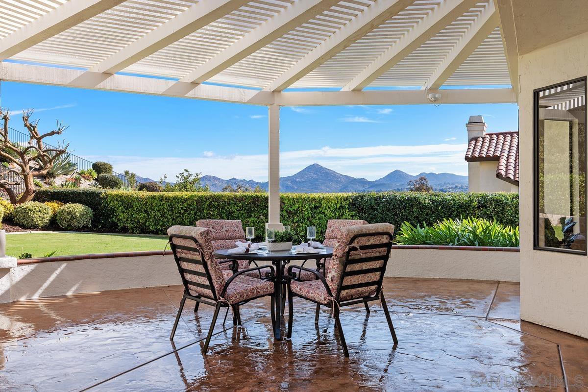 Detail Gallery Image 3 of 46 For 11930  Calle Suntuoso, San Diego,  CA 92128 - 5 Beds | 3 Baths