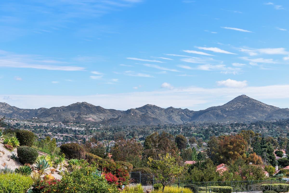 Detail Gallery Image 24 of 46 For 11930  Calle Suntuoso, San Diego,  CA 92128 - 5 Beds | 3 Baths