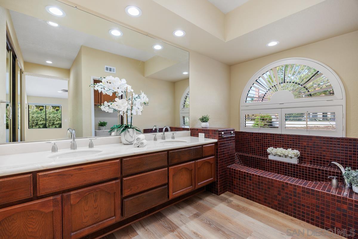 Detail Gallery Image 26 of 46 For 11930  Calle Suntuoso, San Diego,  CA 92128 - 5 Beds | 3 Baths