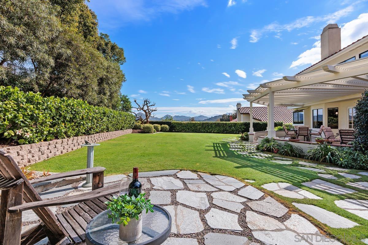 Detail Gallery Image 4 of 46 For 11930  Calle Suntuoso, San Diego,  CA 92128 - 5 Beds | 3 Baths