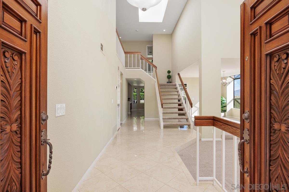 Detail Gallery Image 6 of 46 For 11930  Calle Suntuoso, San Diego,  CA 92128 - 5 Beds | 3 Baths