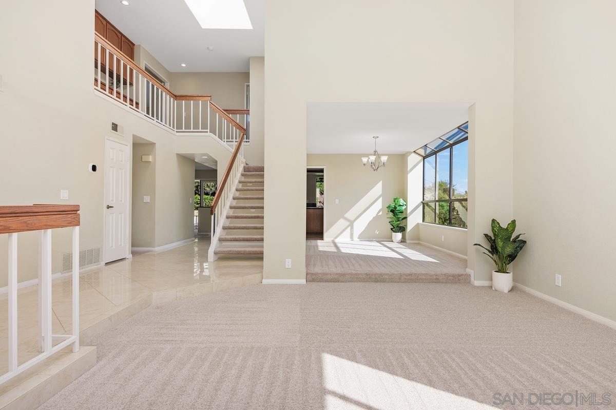 Detail Gallery Image 7 of 46 For 11930  Calle Suntuoso, San Diego,  CA 92128 - 5 Beds | 3 Baths