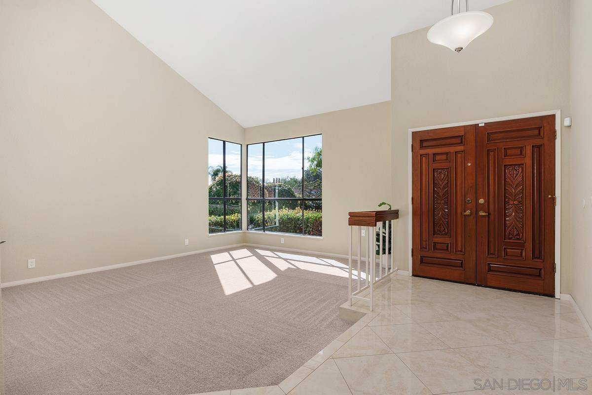 Detail Gallery Image 8 of 46 For 11930  Calle Suntuoso, San Diego,  CA 92128 - 5 Beds | 3 Baths