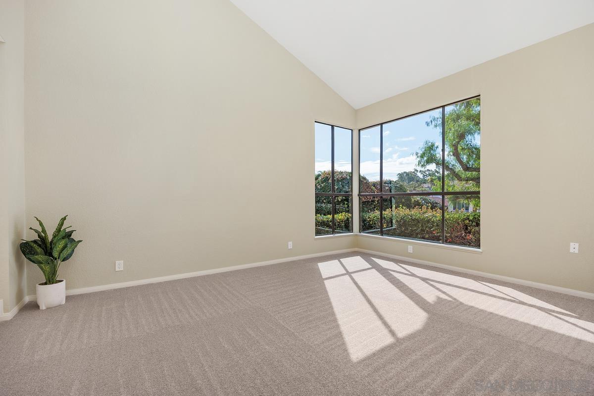 Detail Gallery Image 9 of 46 For 11930  Calle Suntuoso, San Diego,  CA 92128 - 5 Beds | 3 Baths