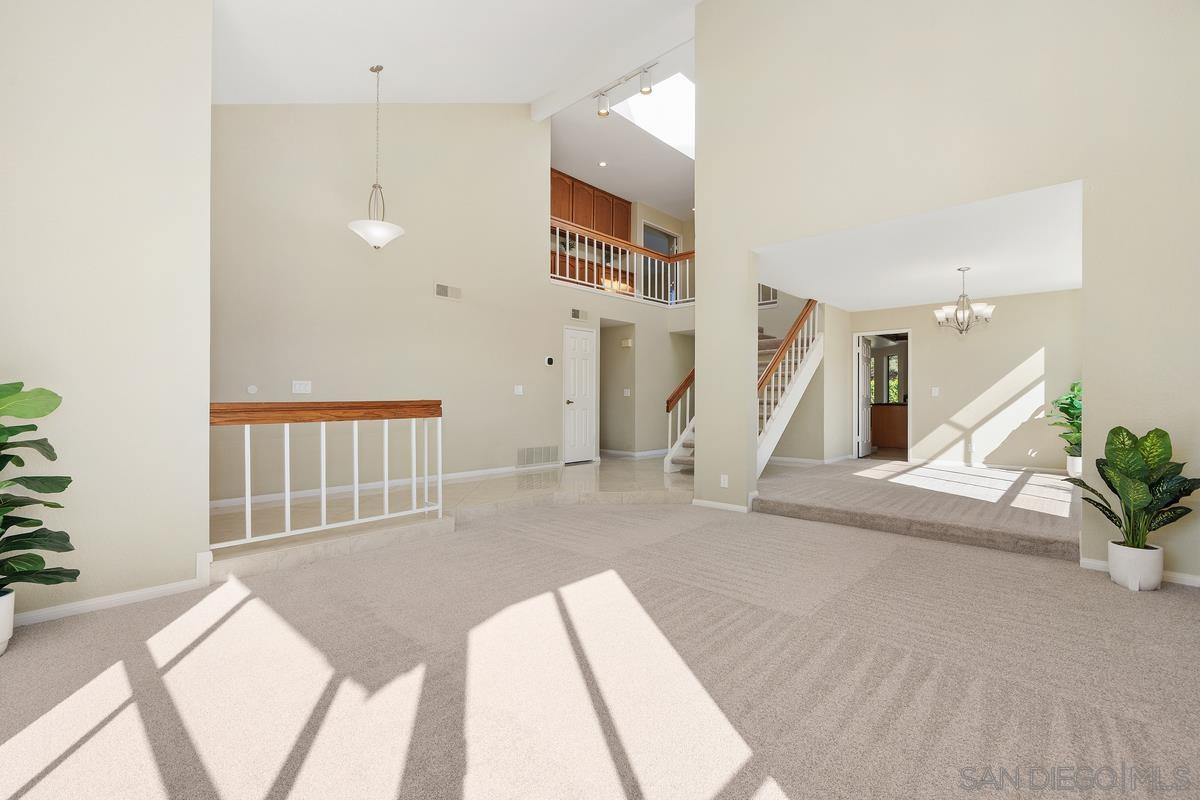 Detail Gallery Image 10 of 46 For 11930  Calle Suntuoso, San Diego,  CA 92128 - 5 Beds | 3 Baths