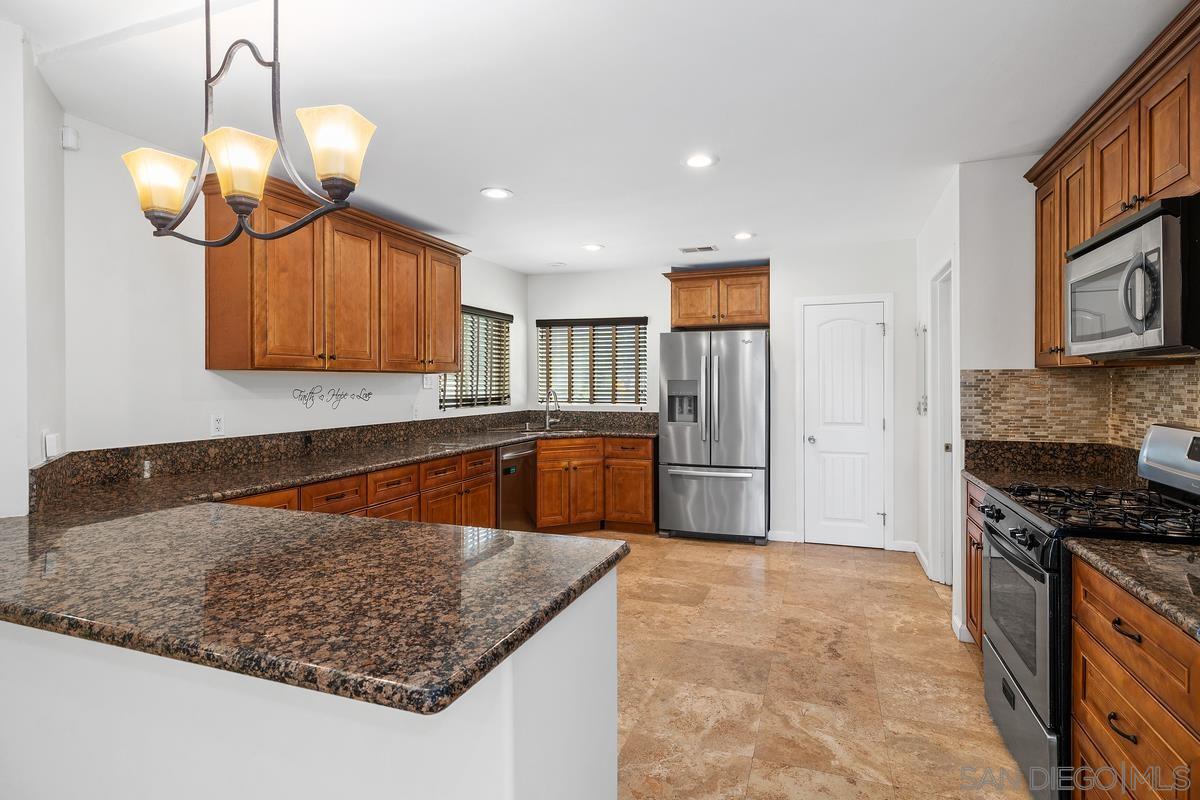 Detail Gallery Image 11 of 32 For 10620  Garden Way, Spring Valley,  CA 91978 - 4 Beds | 3 Baths