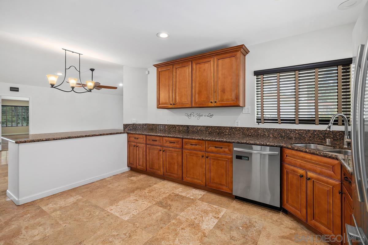 Detail Gallery Image 12 of 32 For 10620  Garden Way, Spring Valley,  CA 91978 - 4 Beds | 3 Baths