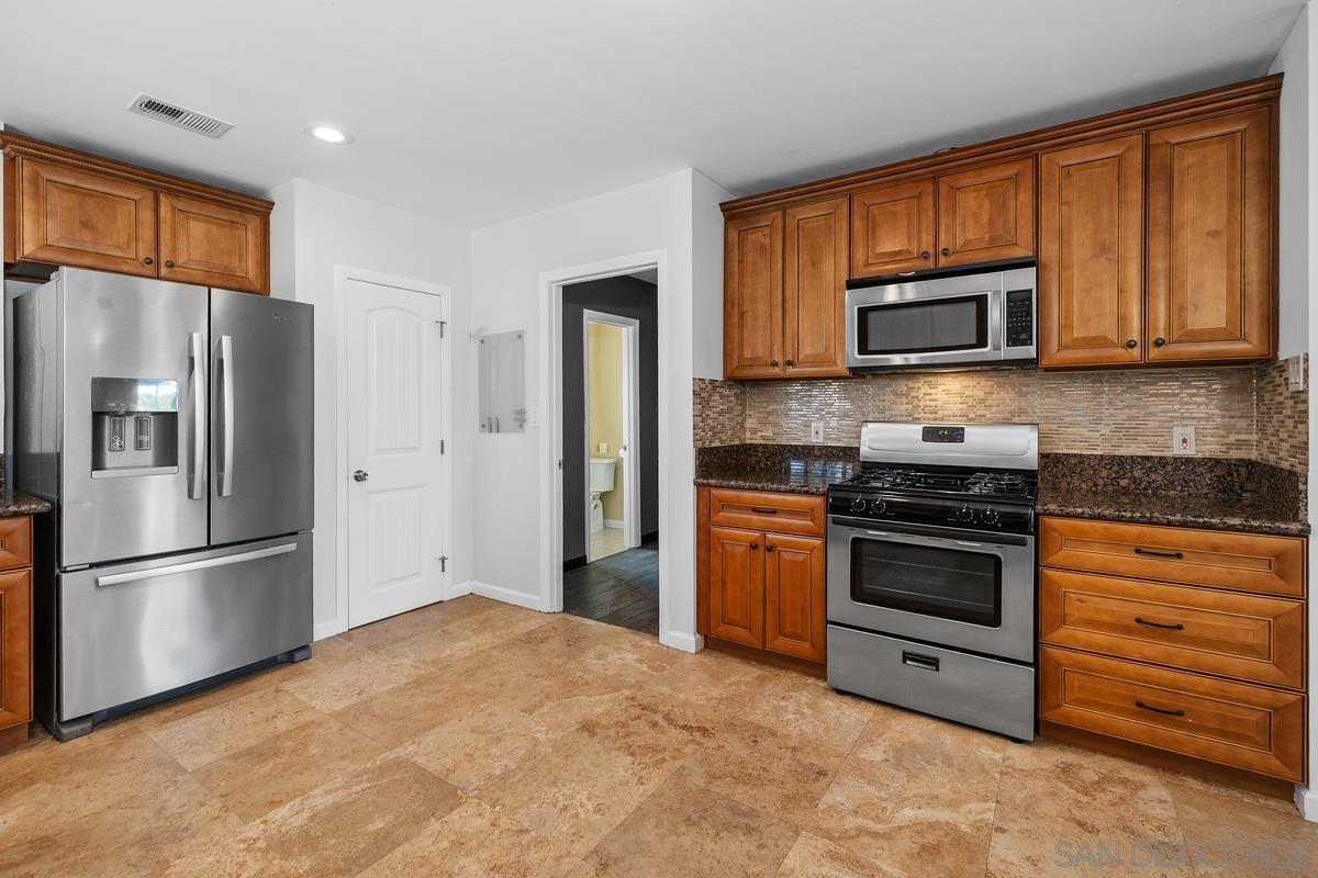 Detail Gallery Image 15 of 32 For 10620  Garden Way, Spring Valley,  CA 91978 - 4 Beds | 3 Baths