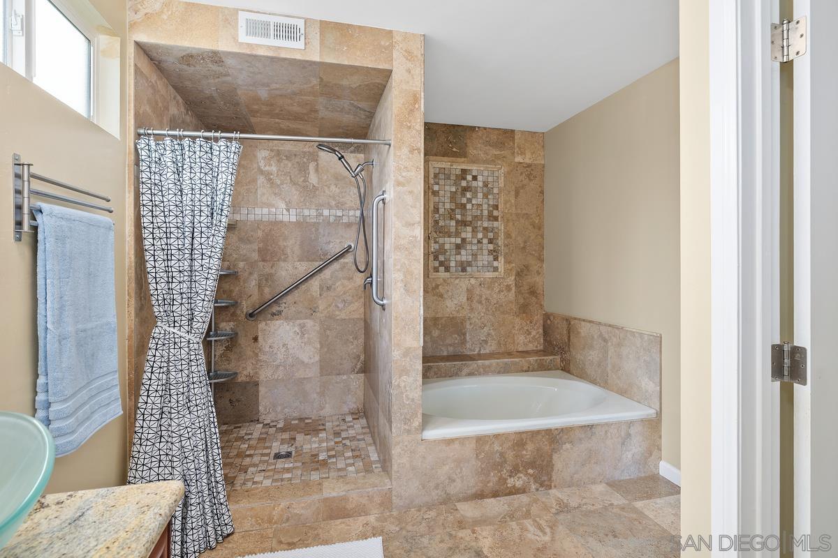 Detail Gallery Image 7 of 32 For 10620  Garden Way, Spring Valley,  CA 91978 - 4 Beds | 3 Baths