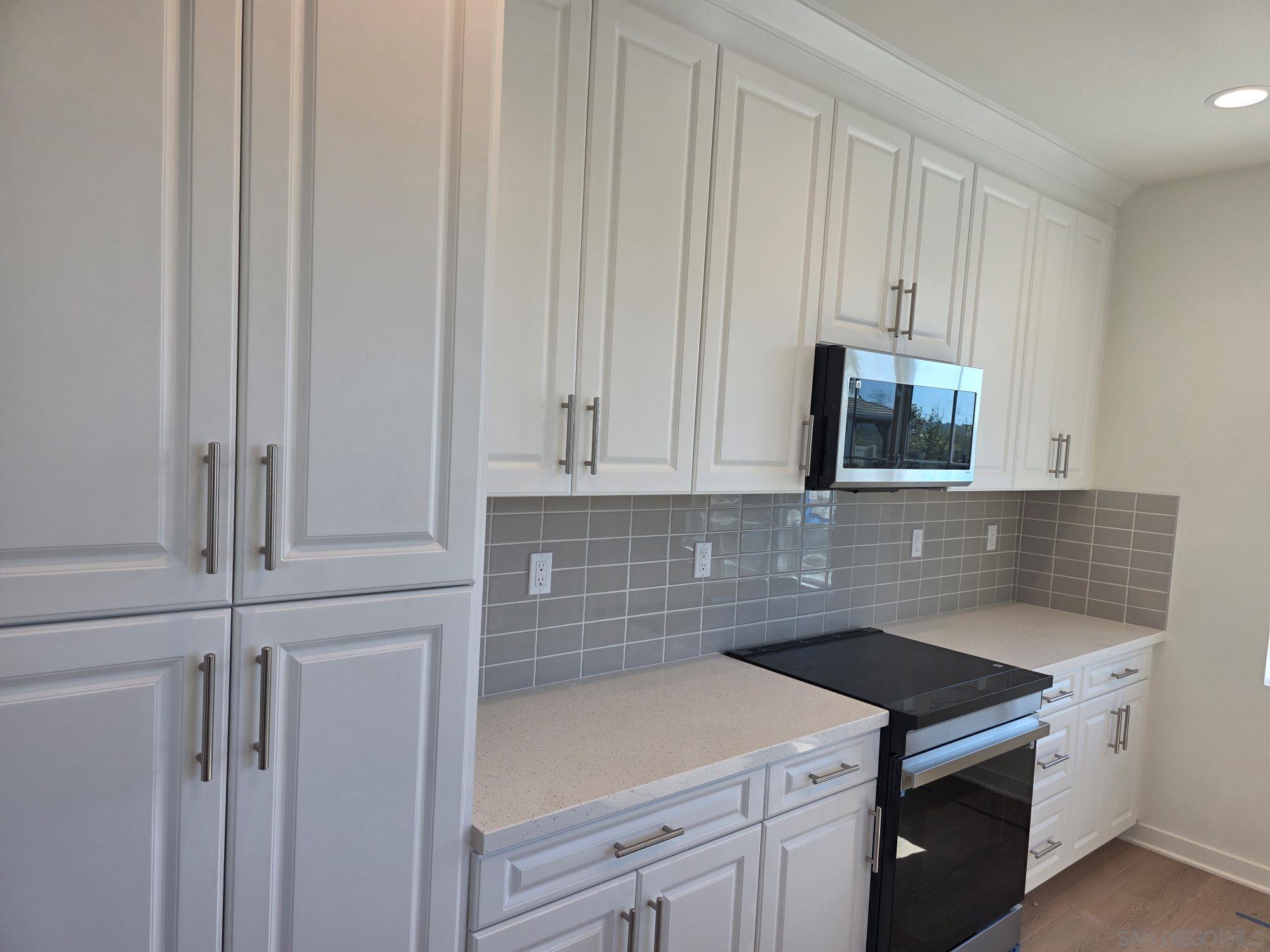 Detail Gallery Image 3 of 6 For 724  Kingbird Loop, Oceanside,  CA 92058 - 3 Beds | 2/1 Baths