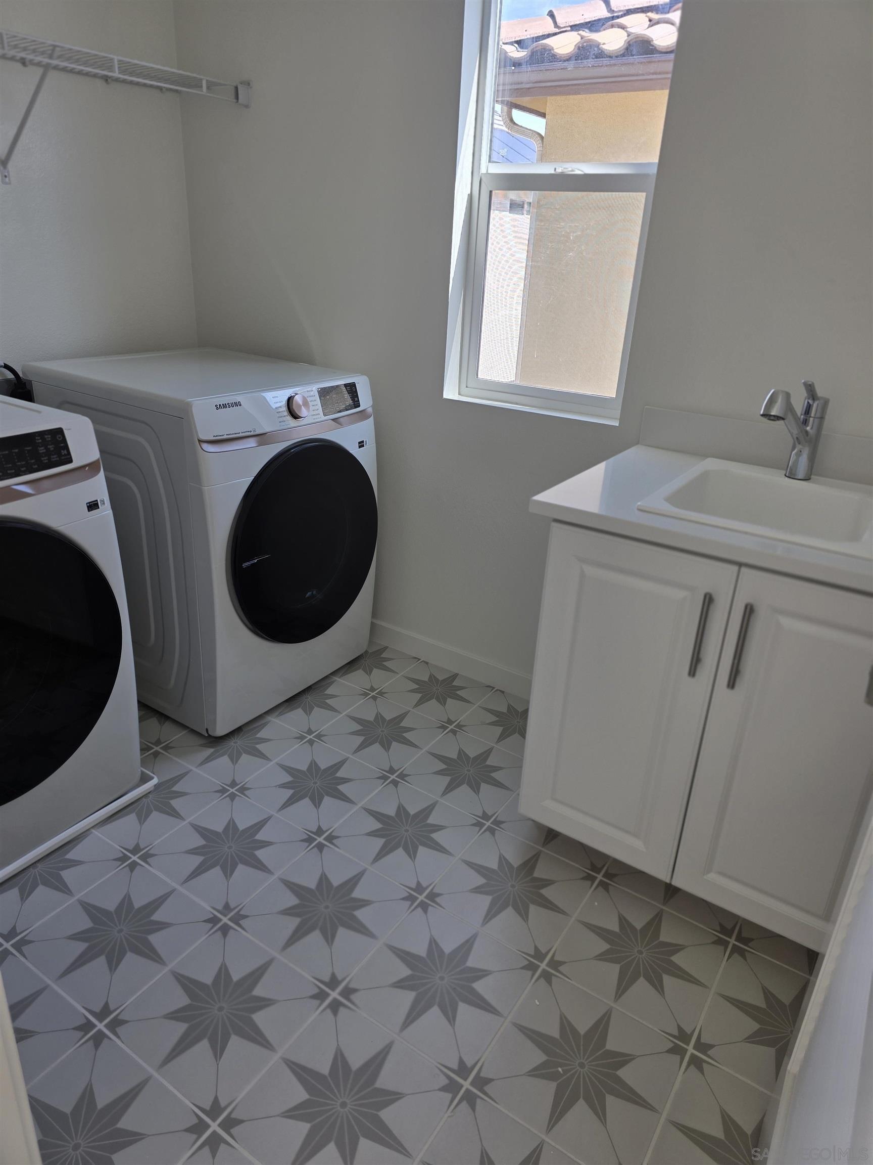 Detail Gallery Image 8 of 8 For 724  Kingbird Loop, Oceanside,  CA 92058 - 3 Beds | 2/1 Baths