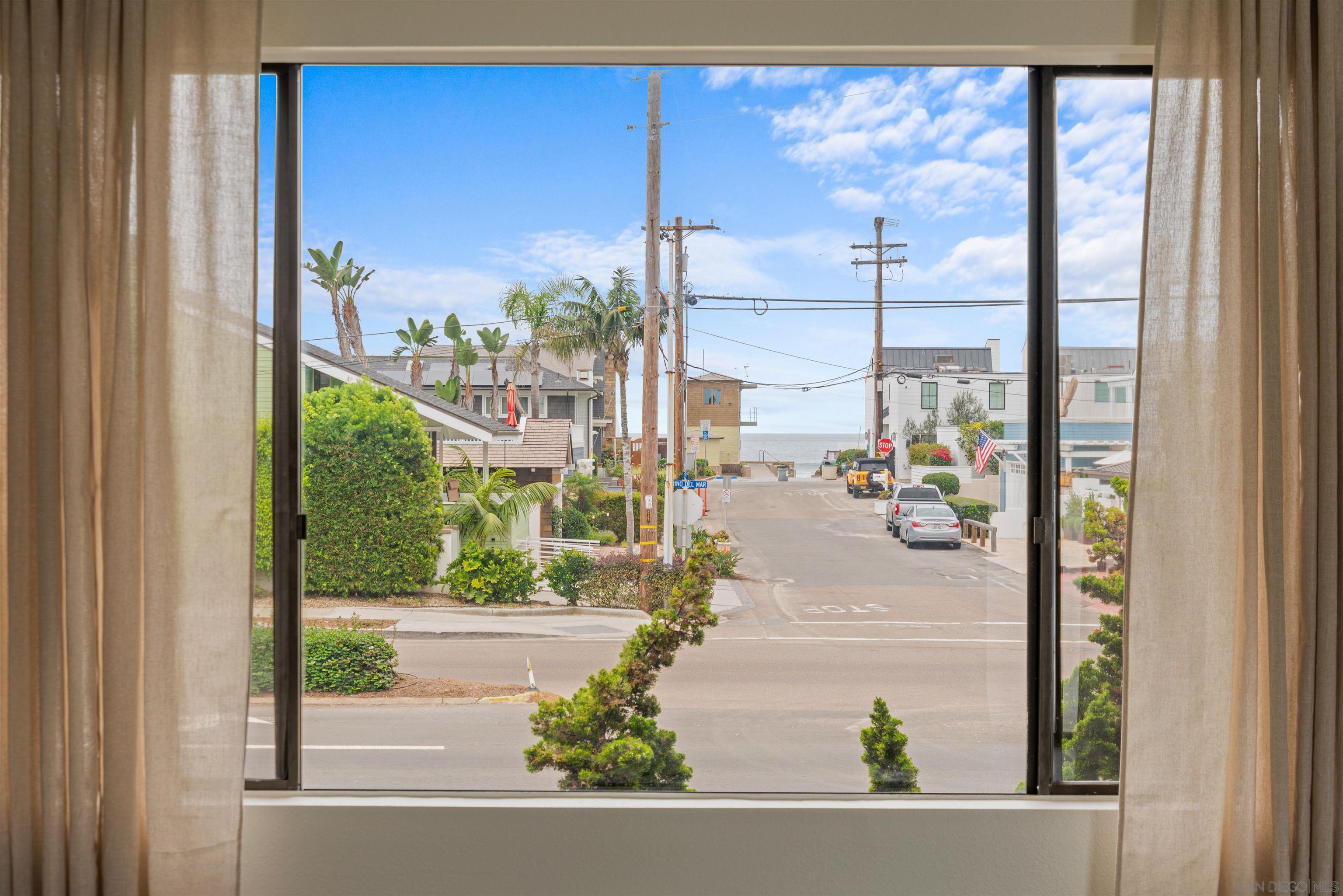 Detail Gallery Image 24 of 29 For 2435  Camino Del Mar, Del Mar,  CA 92014 - 4 Beds | 3 Baths