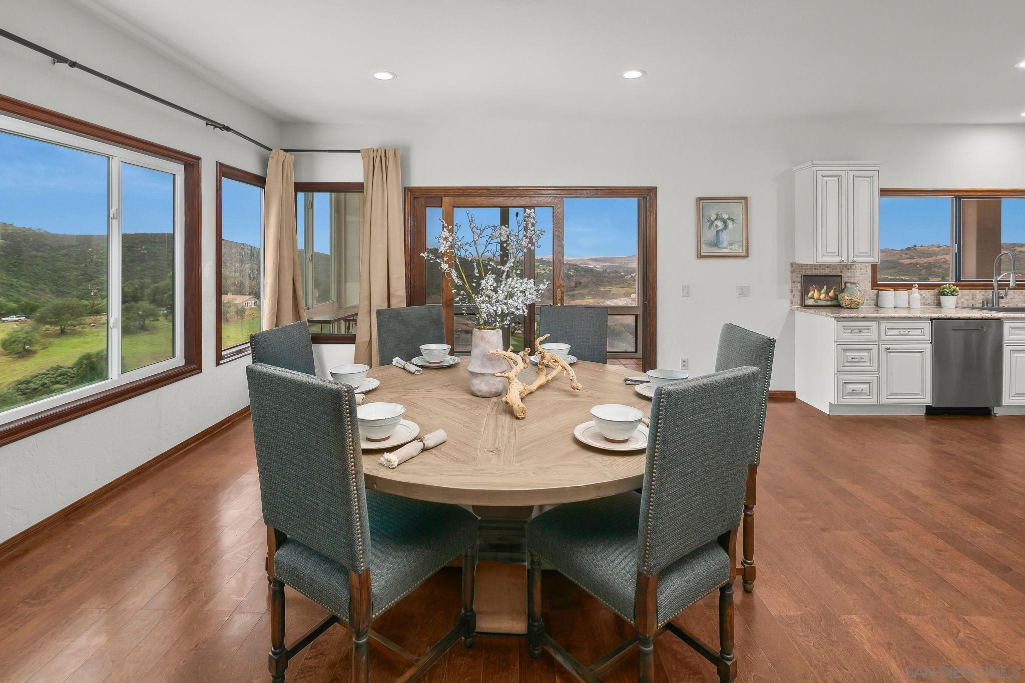 Detail Gallery Image 12 of 72 For 29509  Hoxie Ranch Rd, Vista,  CA 92084 - 3 Beds | 3/1 Baths