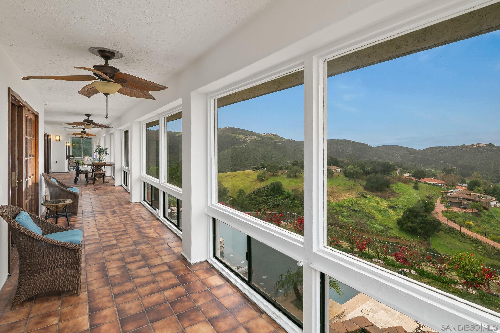 Detail Gallery Image 14 of 72 For 29509  Hoxie Ranch Rd, Vista,  CA 92084 - 3 Beds | 3/1 Baths