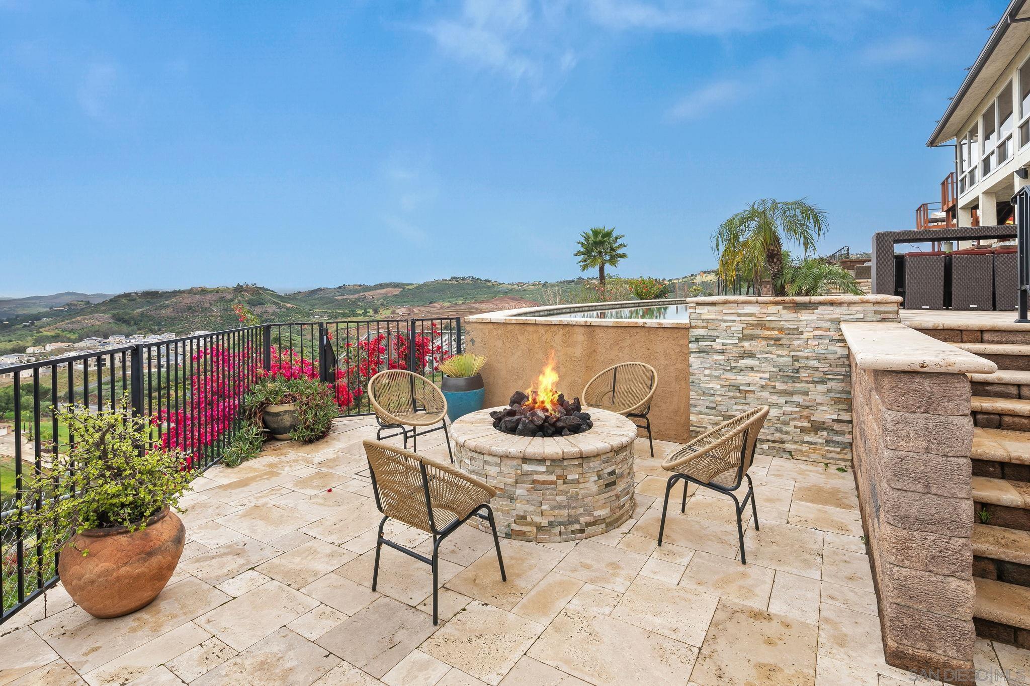 Detail Gallery Image 21 of 72 For 29509  Hoxie Ranch Rd, Vista,  CA 92084 - 3 Beds | 3/1 Baths