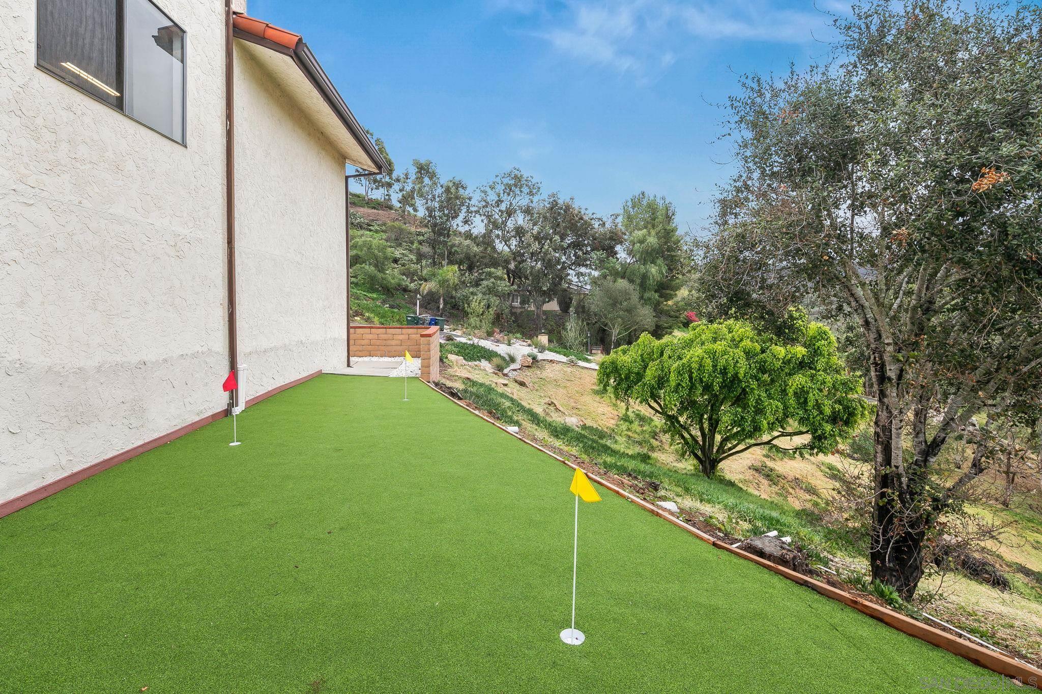 Detail Gallery Image 27 of 72 For 29509  Hoxie Ranch Rd, Vista,  CA 92084 - 3 Beds | 3/1 Baths