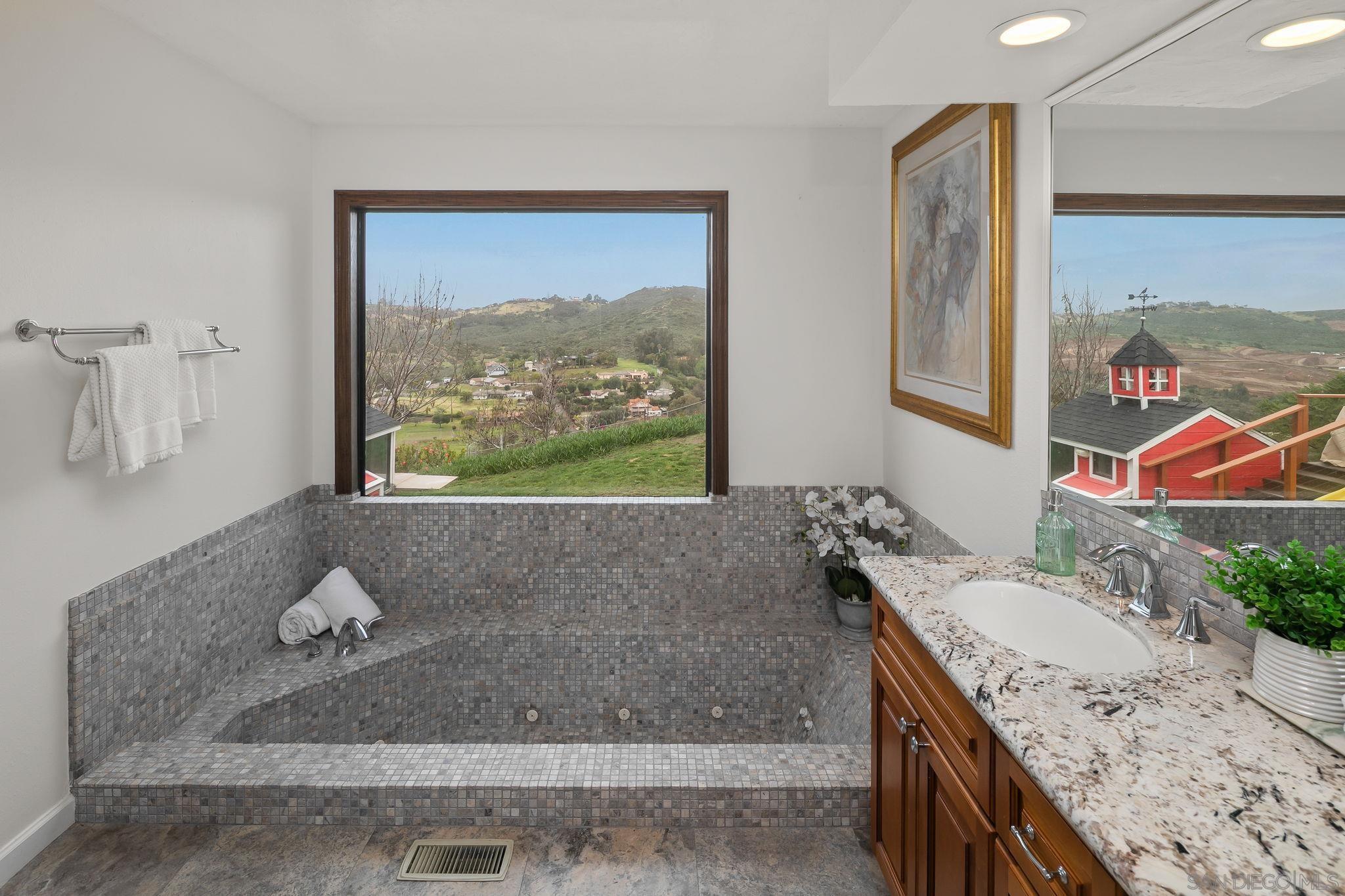 Detail Gallery Image 54 of 72 For 29509  Hoxie Ranch Rd, Vista,  CA 92084 - 3 Beds | 3/1 Baths