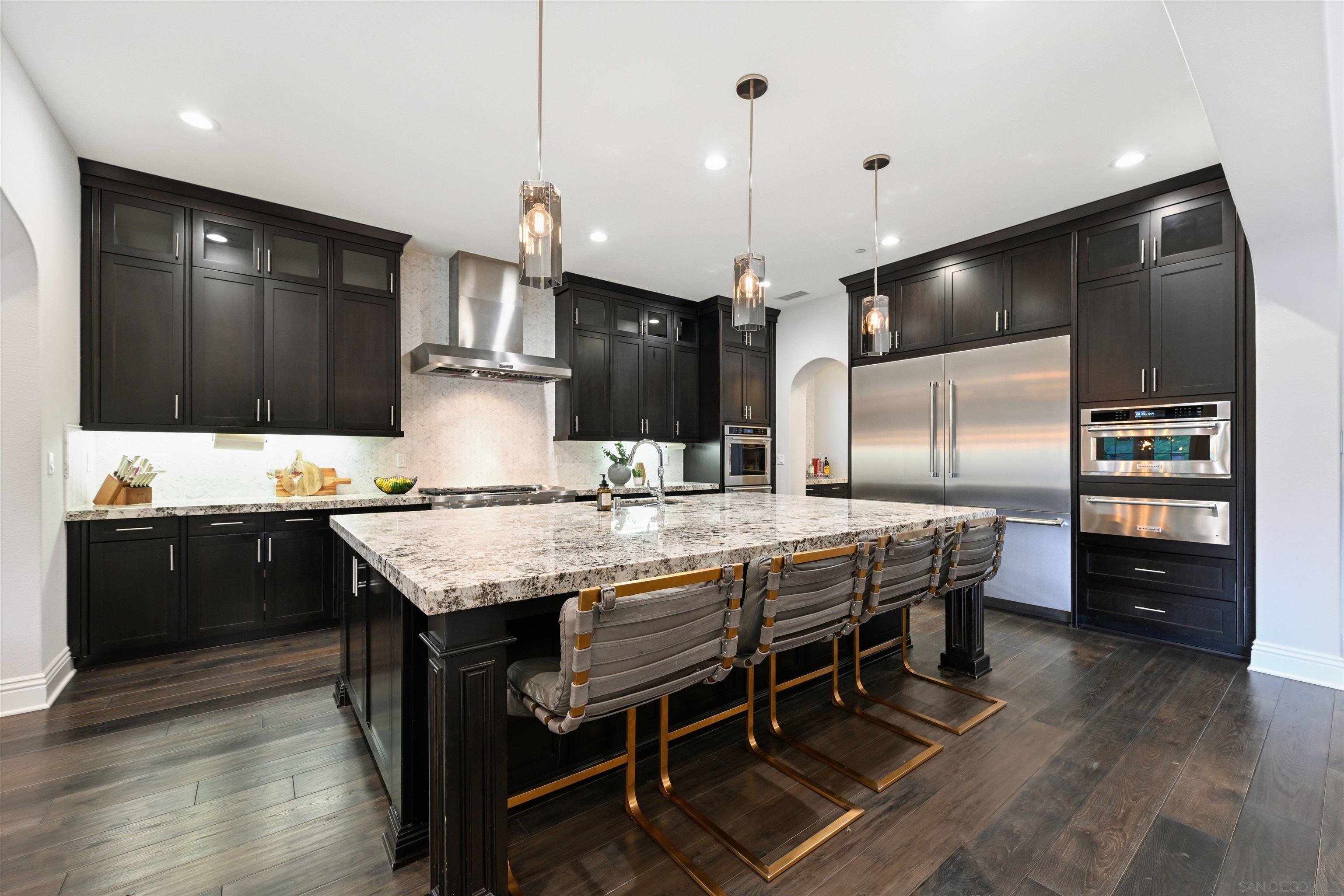 Detail Gallery Image 11 of 43 For 14849  Chesfield Ct, San Diego,  CA 92127 - 5 Beds | 5/1 Baths