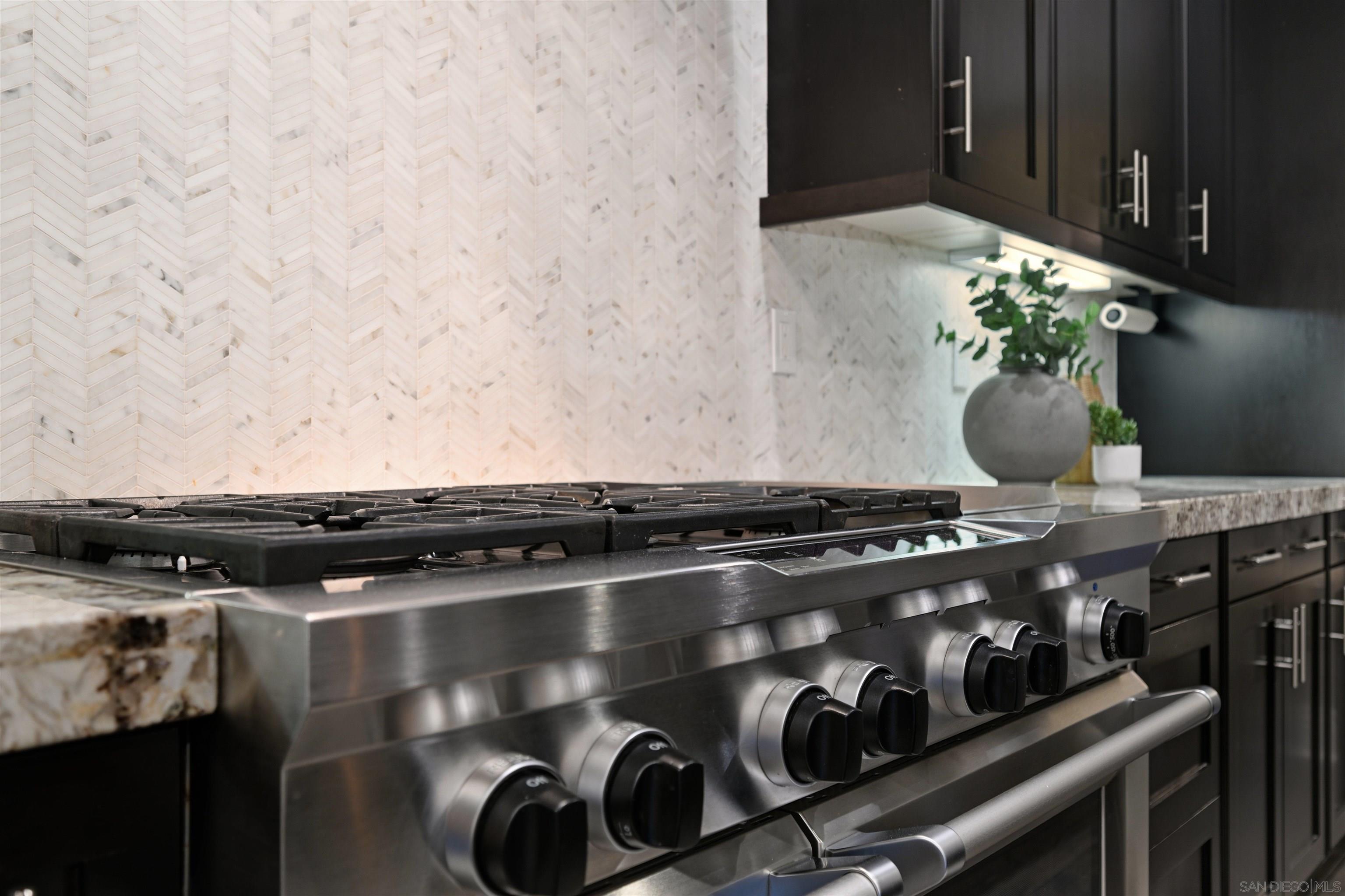 Detail Gallery Image 12 of 43 For 14849  Chesfield Ct, San Diego,  CA 92127 - 5 Beds | 5/1 Baths