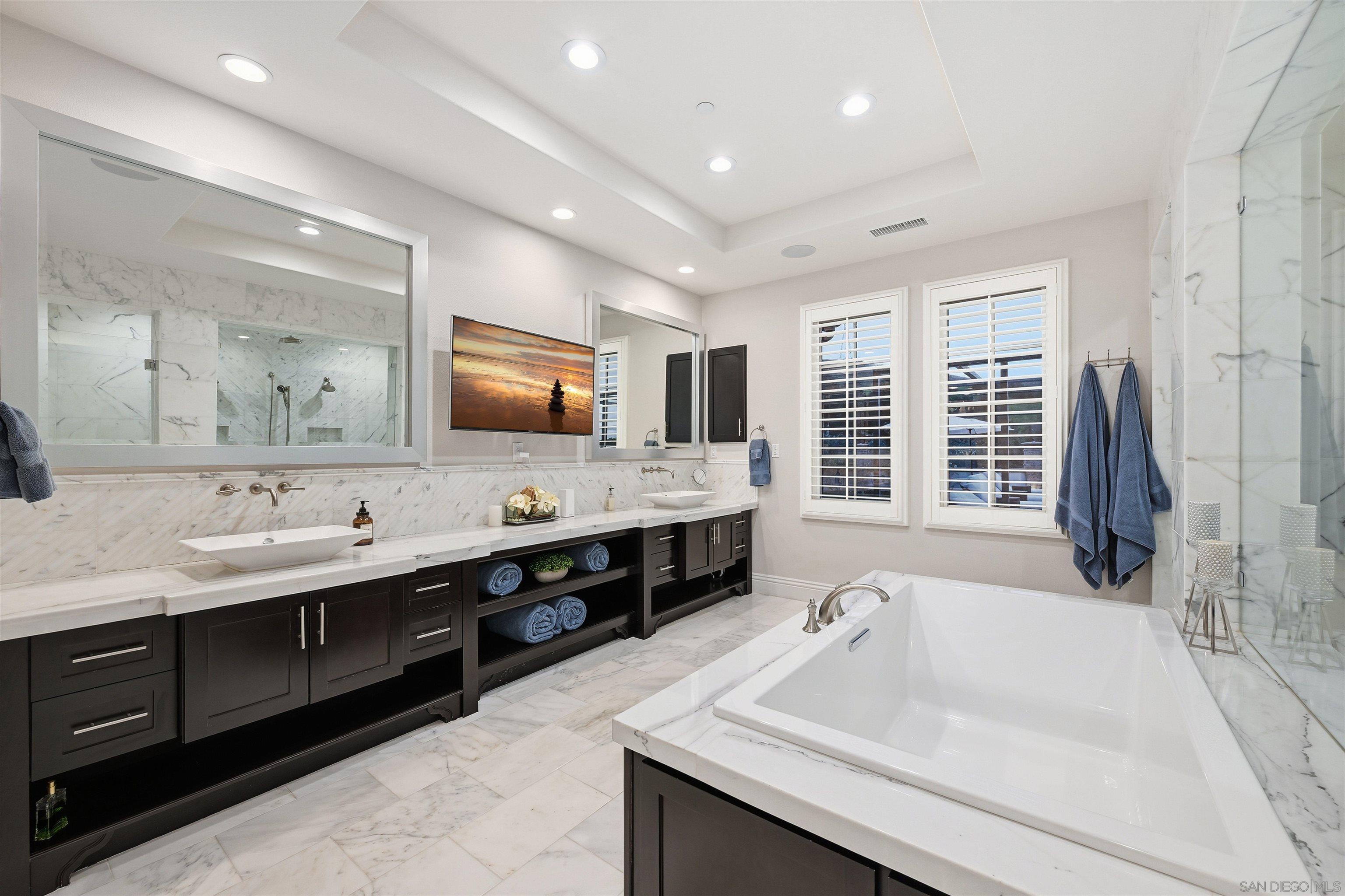 Detail Gallery Image 17 of 43 For 14849  Chesfield Ct, San Diego,  CA 92127 - 5 Beds | 5/1 Baths