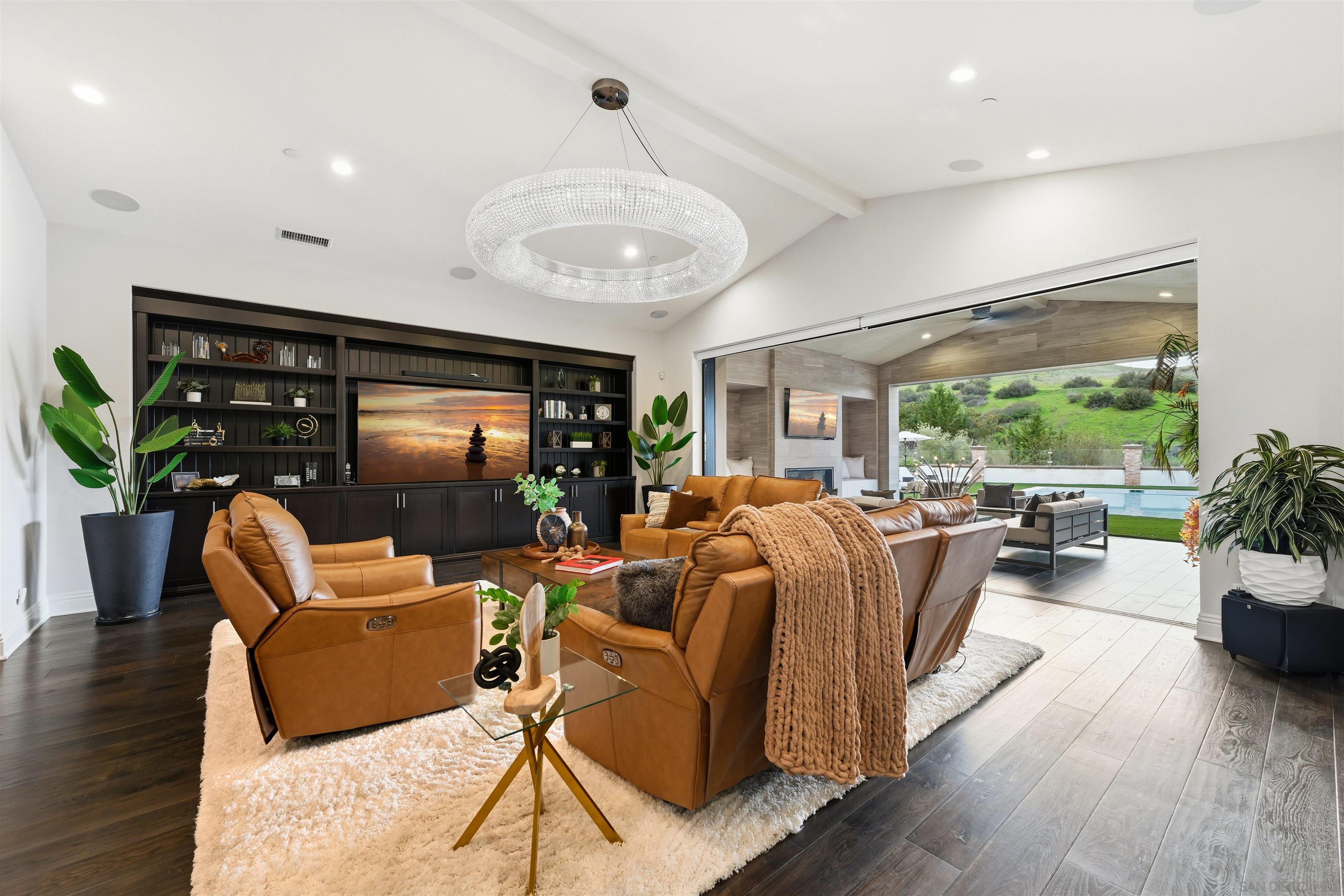 Detail Gallery Image 7 of 43 For 14849  Chesfield Ct, San Diego,  CA 92127 - 5 Beds | 5/1 Baths