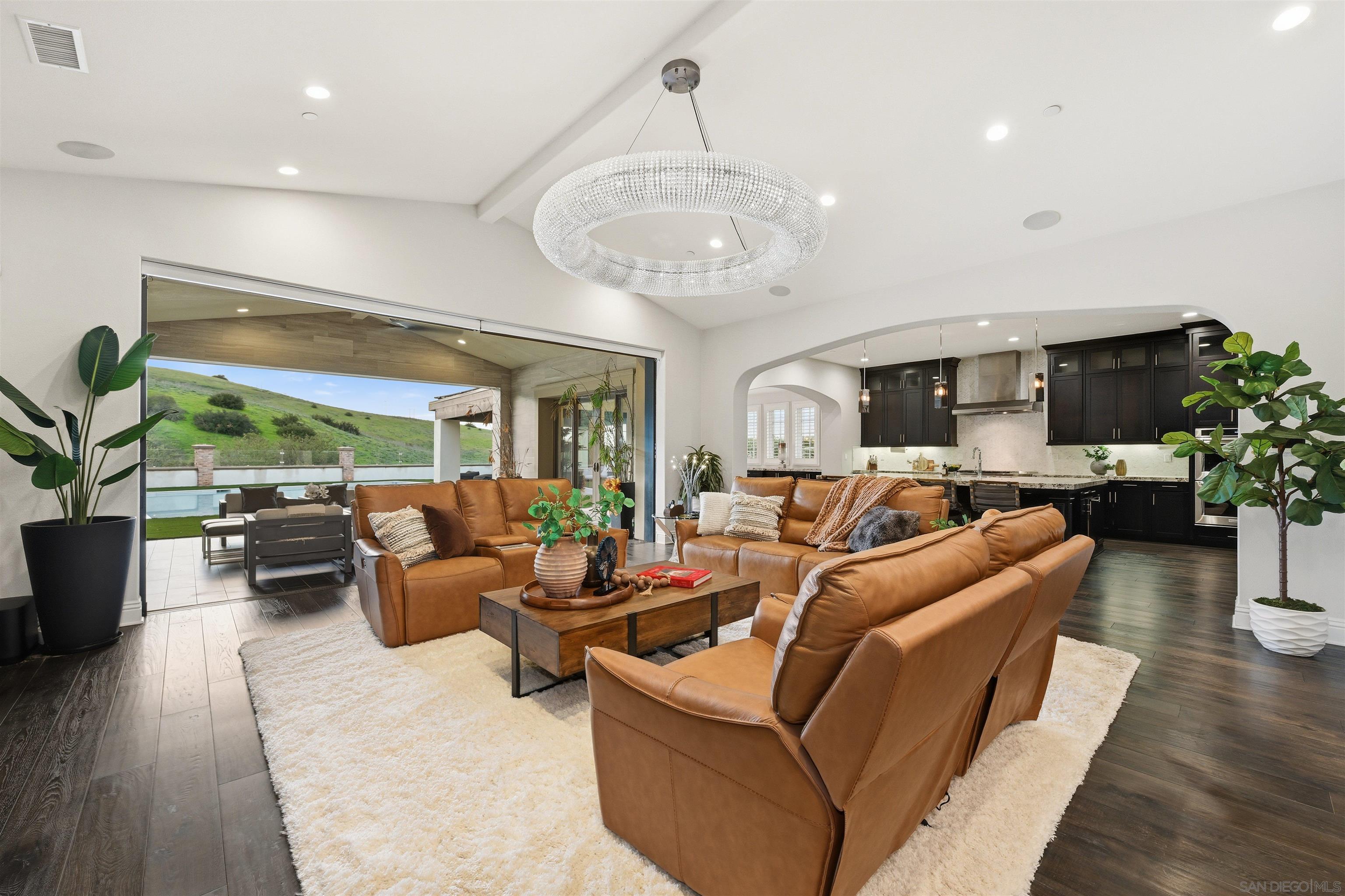 Detail Gallery Image 8 of 43 For 14849  Chesfield Ct, San Diego,  CA 92127 - 5 Beds | 5/1 Baths