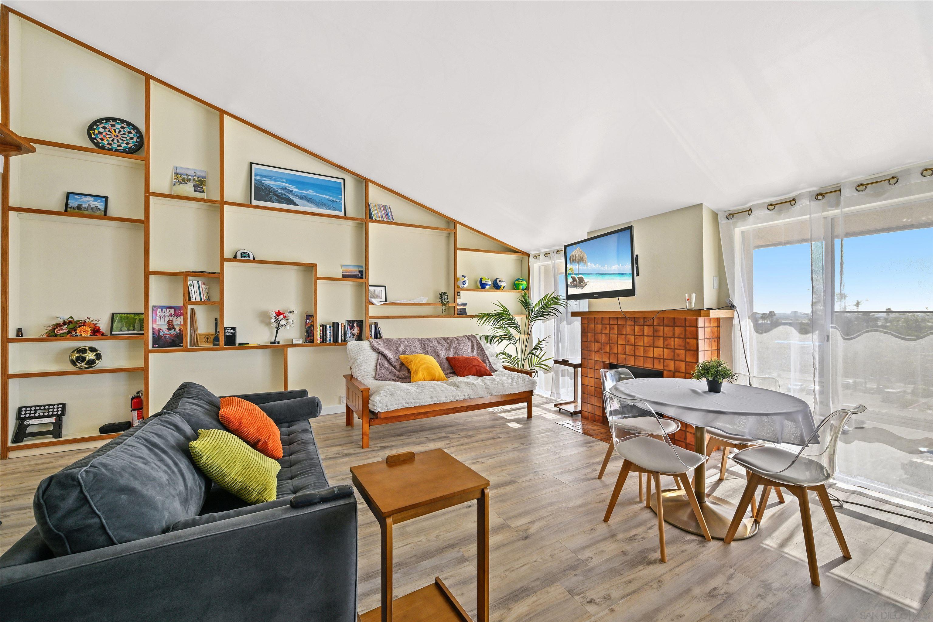 Detail Gallery Image 2 of 29 For 1855  Diamond St  #5-327,  San Diego,  CA 92109 - 1 Beds | 2 Baths