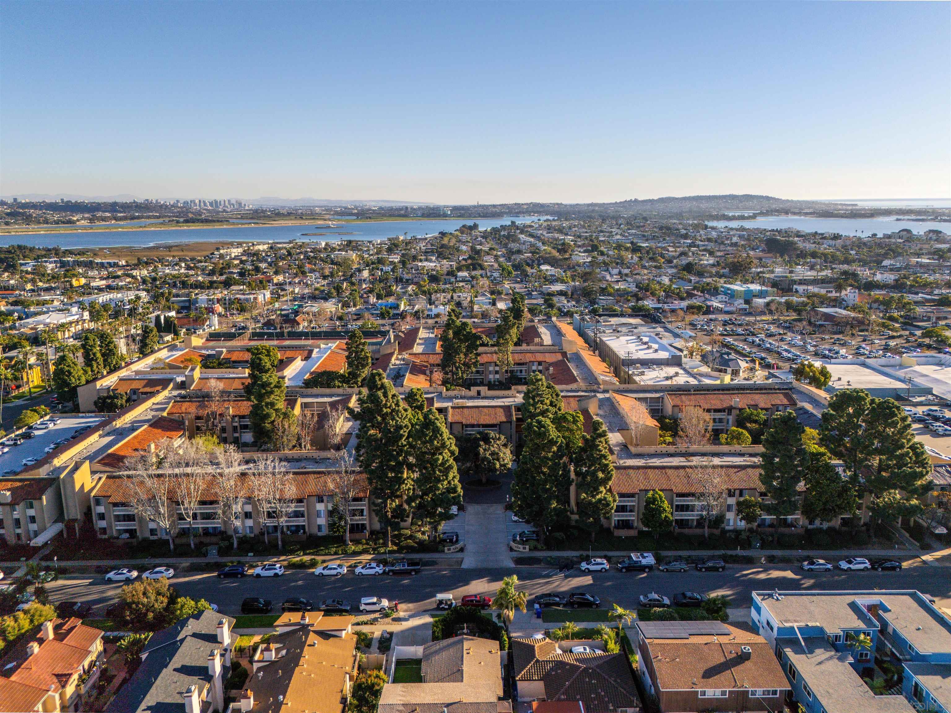 Detail Gallery Image 13 of 29 For 1855  Diamond St  #5-327,  San Diego,  CA 92109 - 1 Beds | 2 Baths