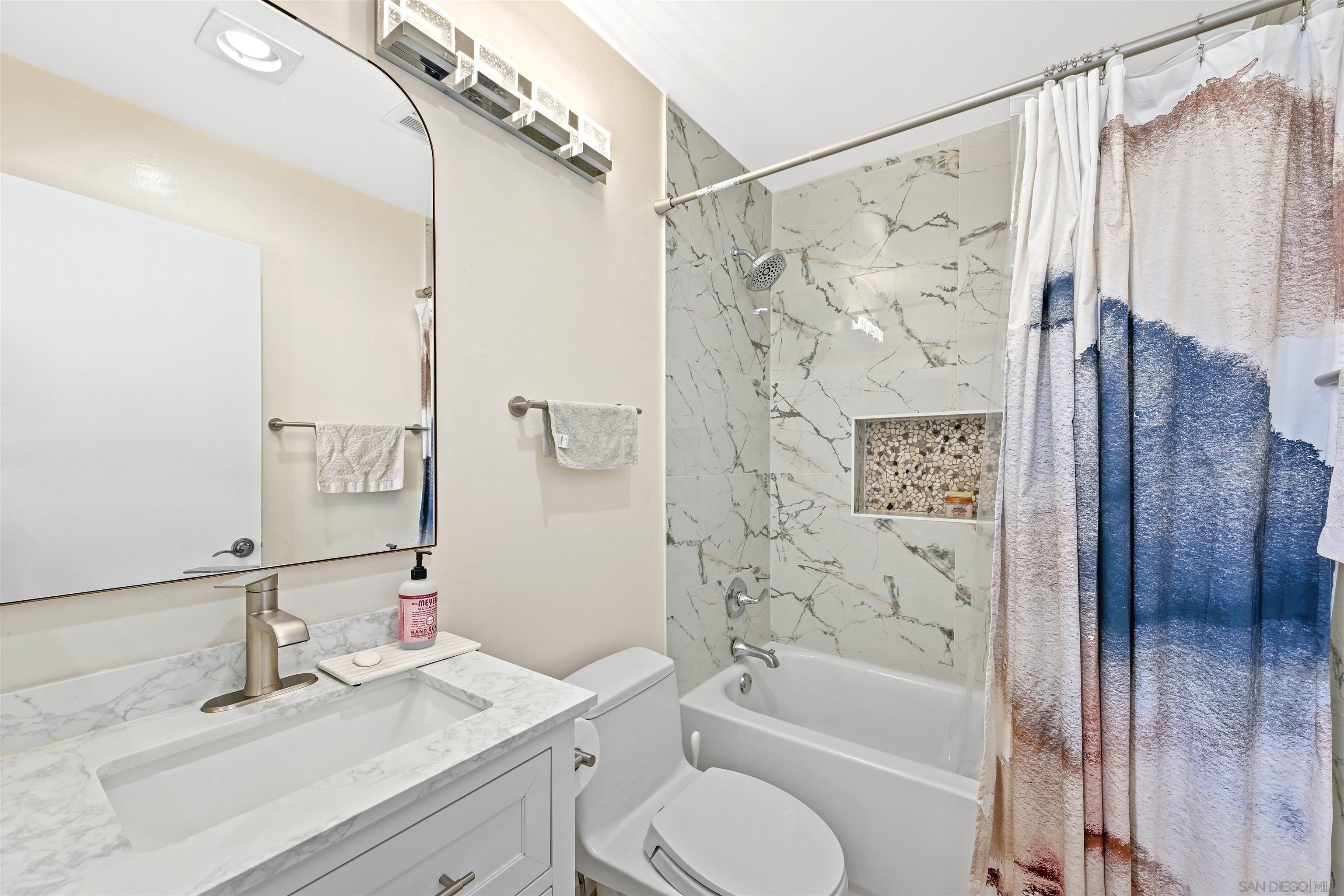 Detail Gallery Image 8 of 29 For 1855  Diamond St  #5-327,  San Diego,  CA 92109 - 1 Beds | 2 Baths