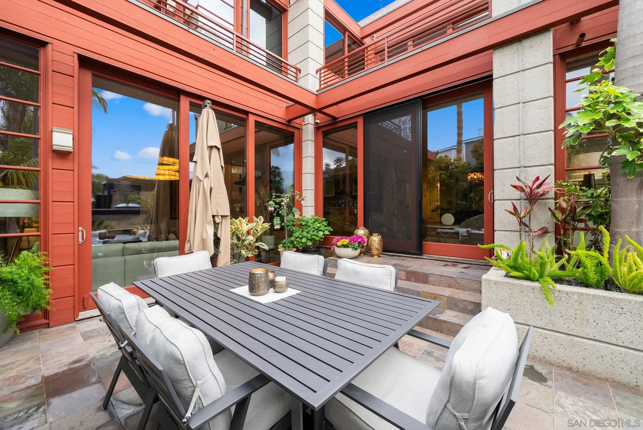 Detail Gallery Image 4 of 35 For 257  Playa Del Sur, La Jolla,  CA 92037 - 4 Beds | 4/1 Baths