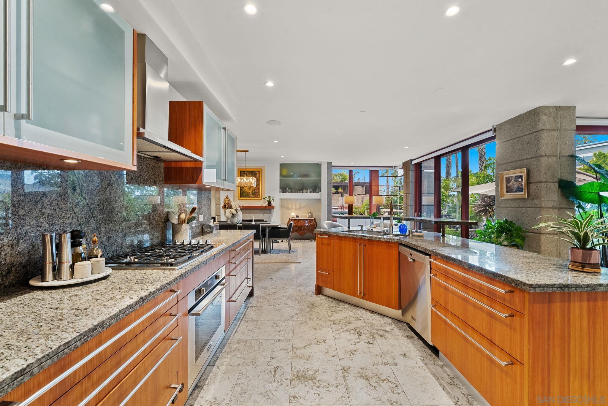 Detail Gallery Image 8 of 35 For 257  Playa Del Sur, La Jolla,  CA 92037 - 4 Beds | 4/1 Baths