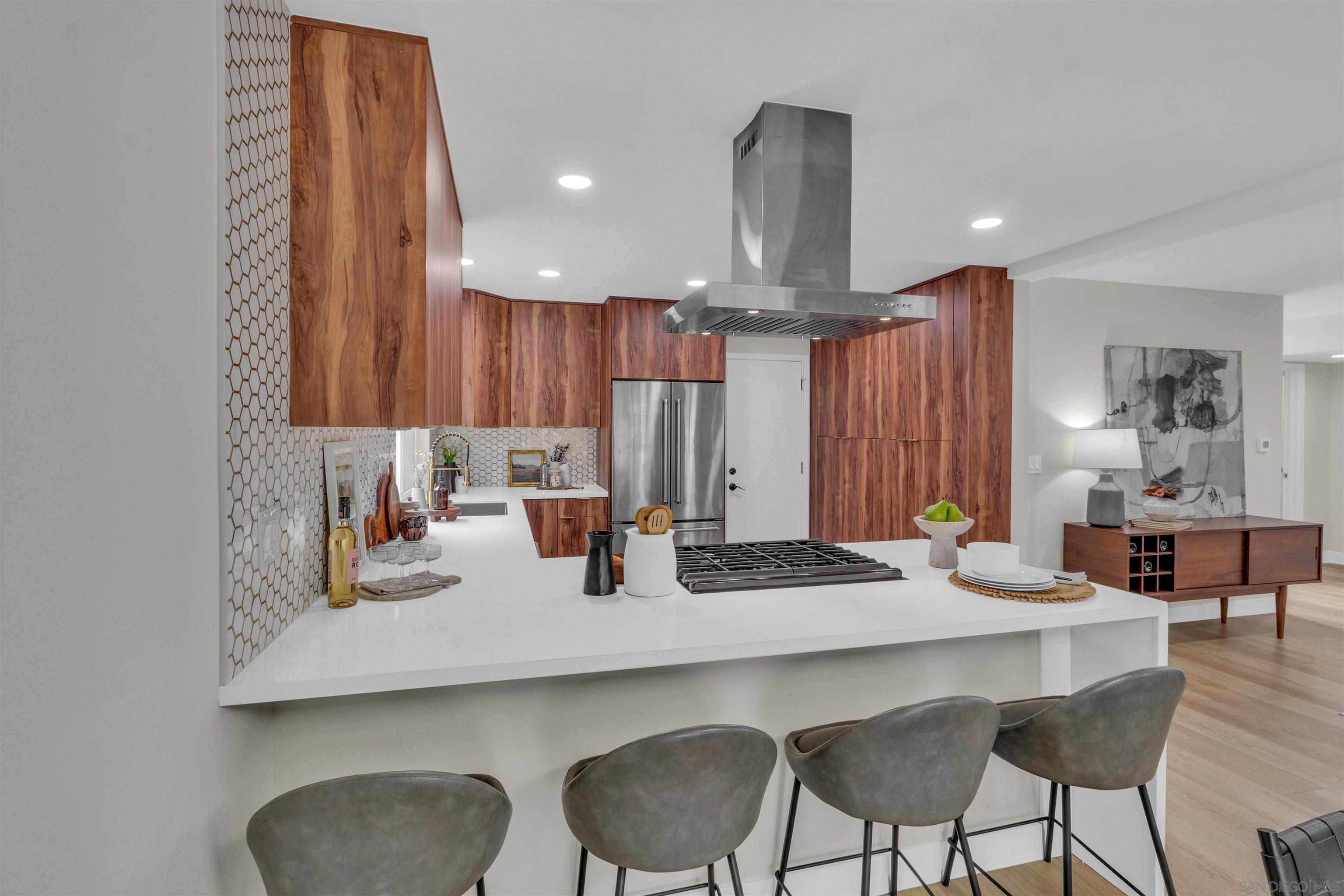 Detail Gallery Image 11 of 50 For 13070  Roundup Ave, San Diego,  CA 92129 - 4 Beds | 4 Baths