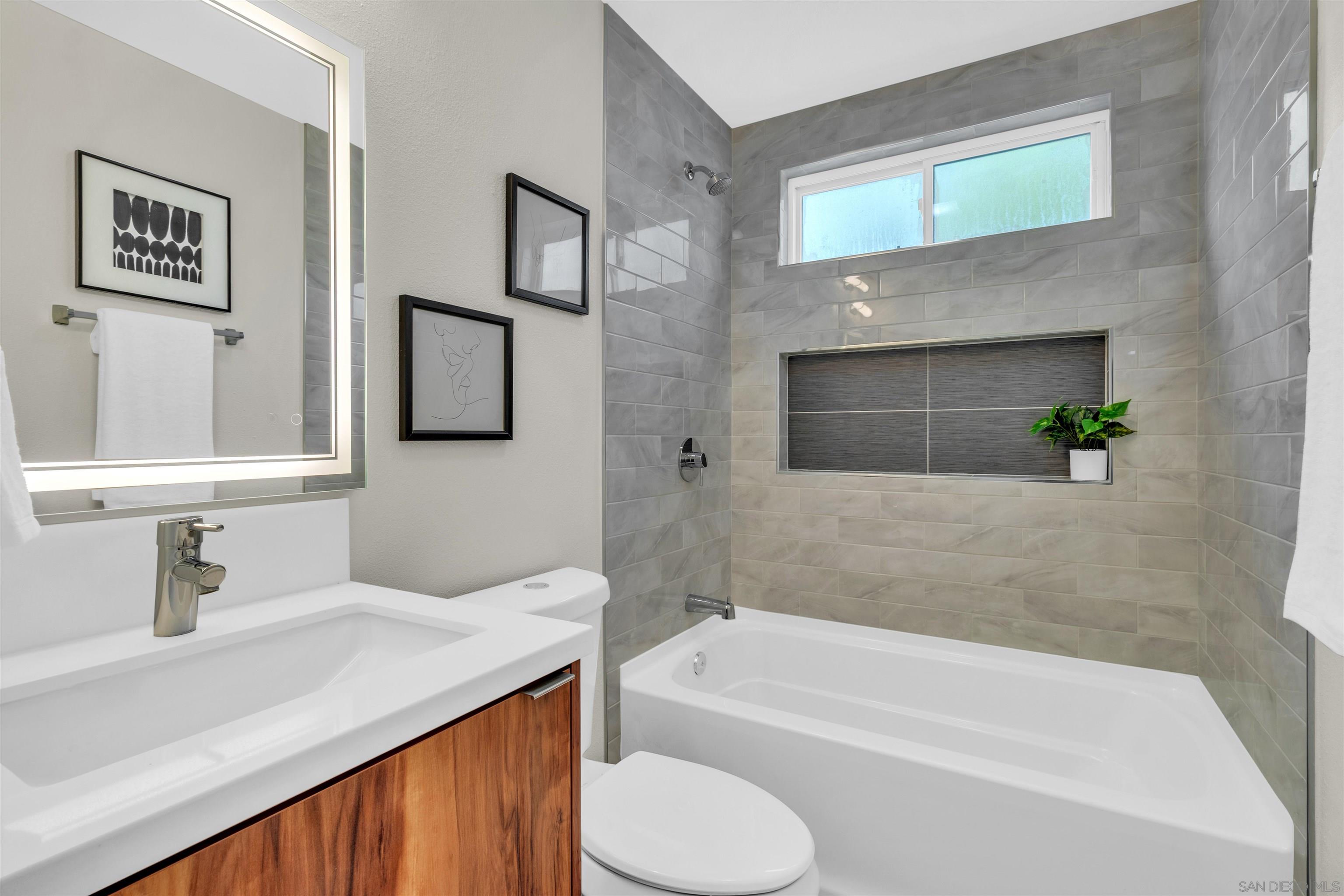 Detail Gallery Image 19 of 50 For 13070  Roundup Ave, San Diego,  CA 92129 - 4 Beds | 4 Baths