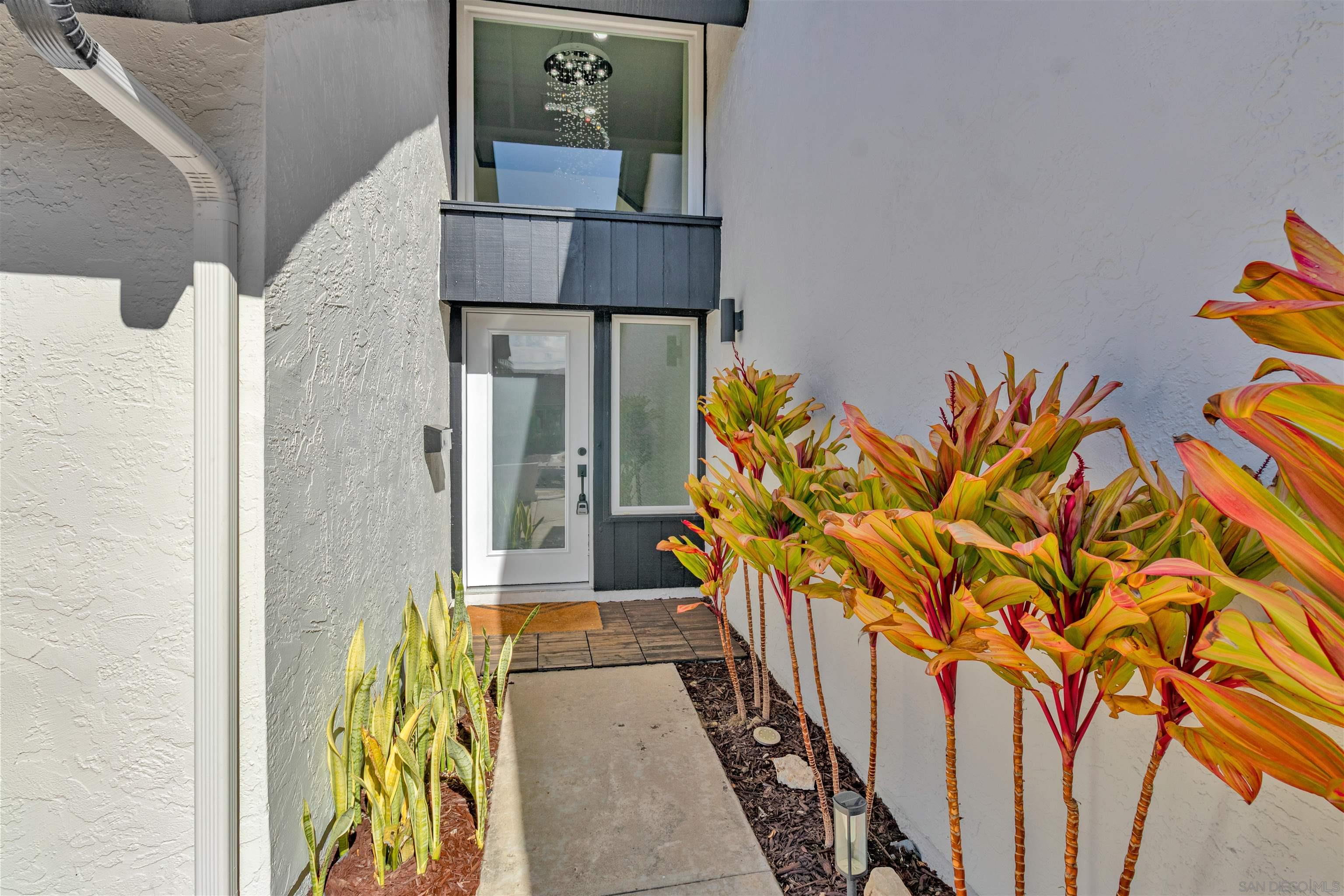 Detail Gallery Image 3 of 50 For 13070  Roundup Ave, San Diego,  CA 92129 - 4 Beds | 4 Baths