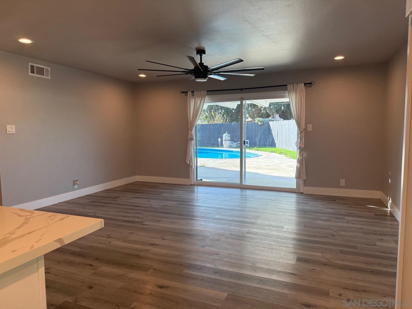 Detail Gallery Image 15 of 18 For 3516  Las Vegas Dr, Oceanside,  CA 92054 - 3 Beds | 2 Baths