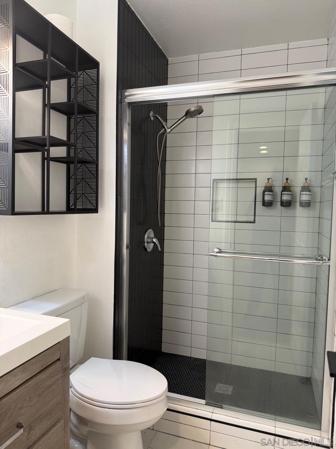 Detail Gallery Image 9 of 18 For 3516  Las Vegas Dr, Oceanside,  CA 92054 - 3 Beds | 2 Baths