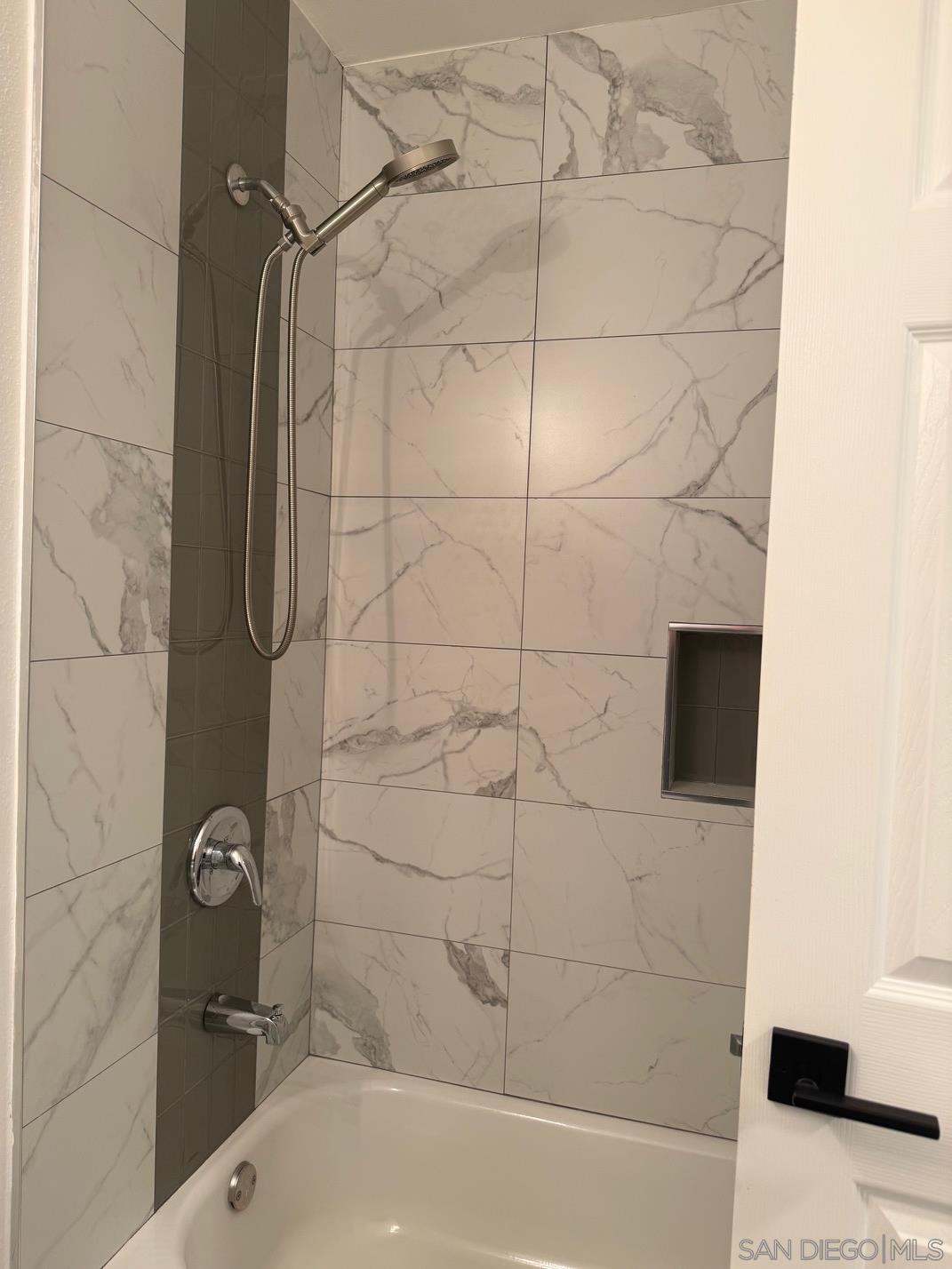 Detail Gallery Image 10 of 18 For 3516  Las Vegas Dr, Oceanside,  CA 92054 - 3 Beds | 2 Baths